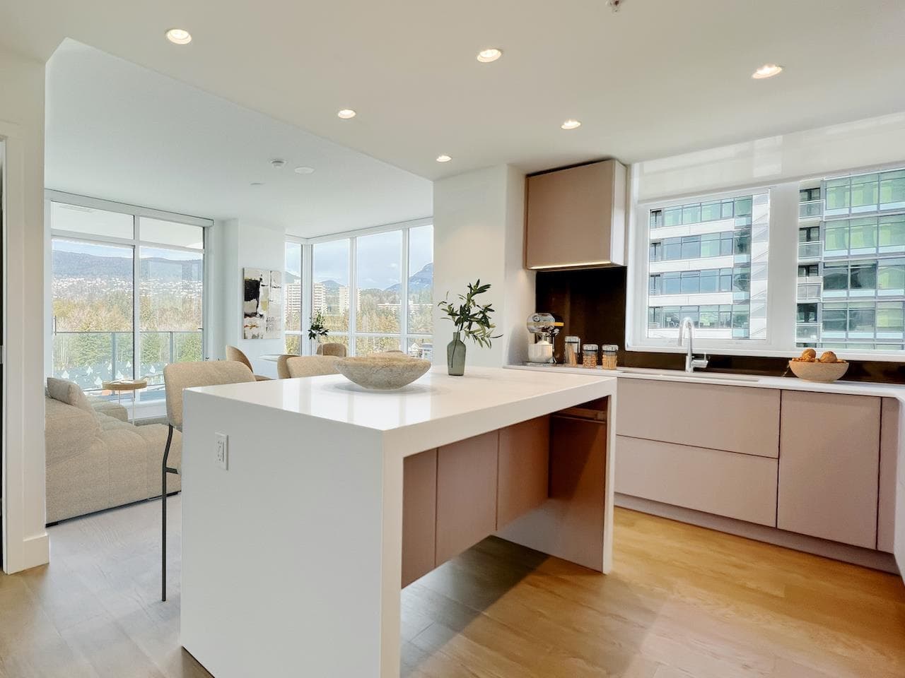 807 - 1675 Lions Gate Lane, North Vancouver, V7P 0E3 — photo 4
