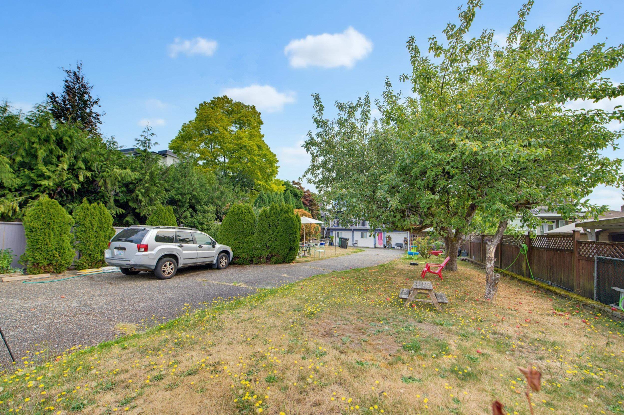 7041 Willingdon Avenue, Burnaby, V5J 3R4 — photo 3