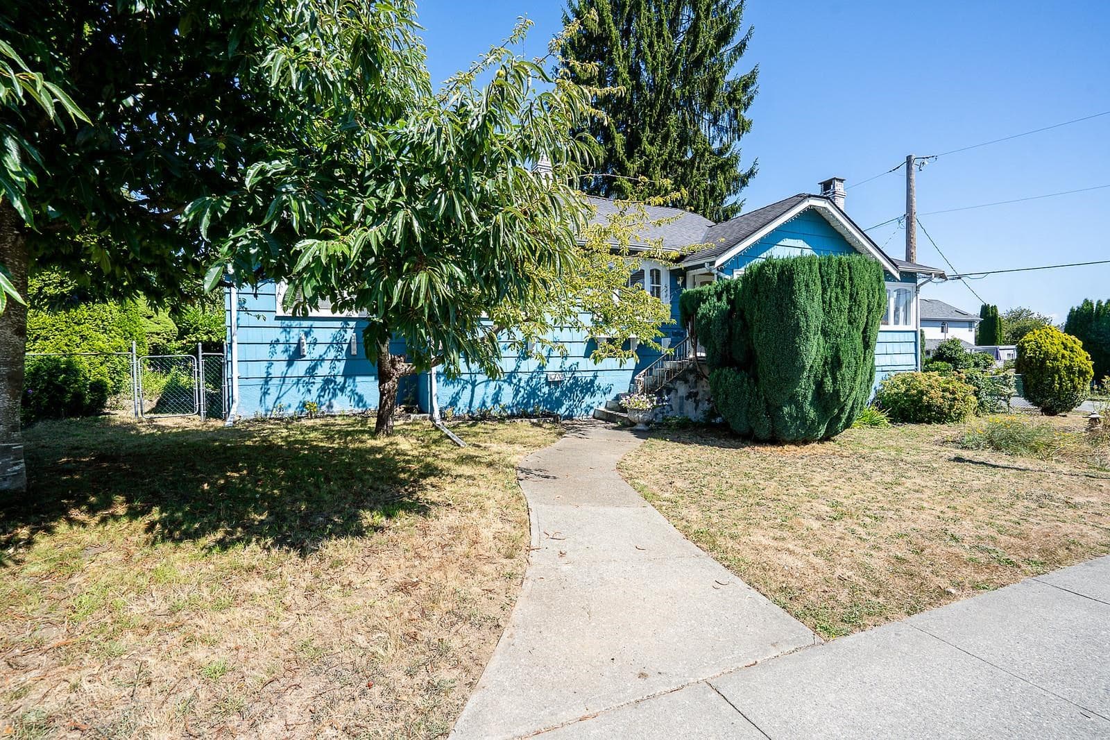 423 Cumberland Street, New Westminster, V3L 3G6 — photo 2