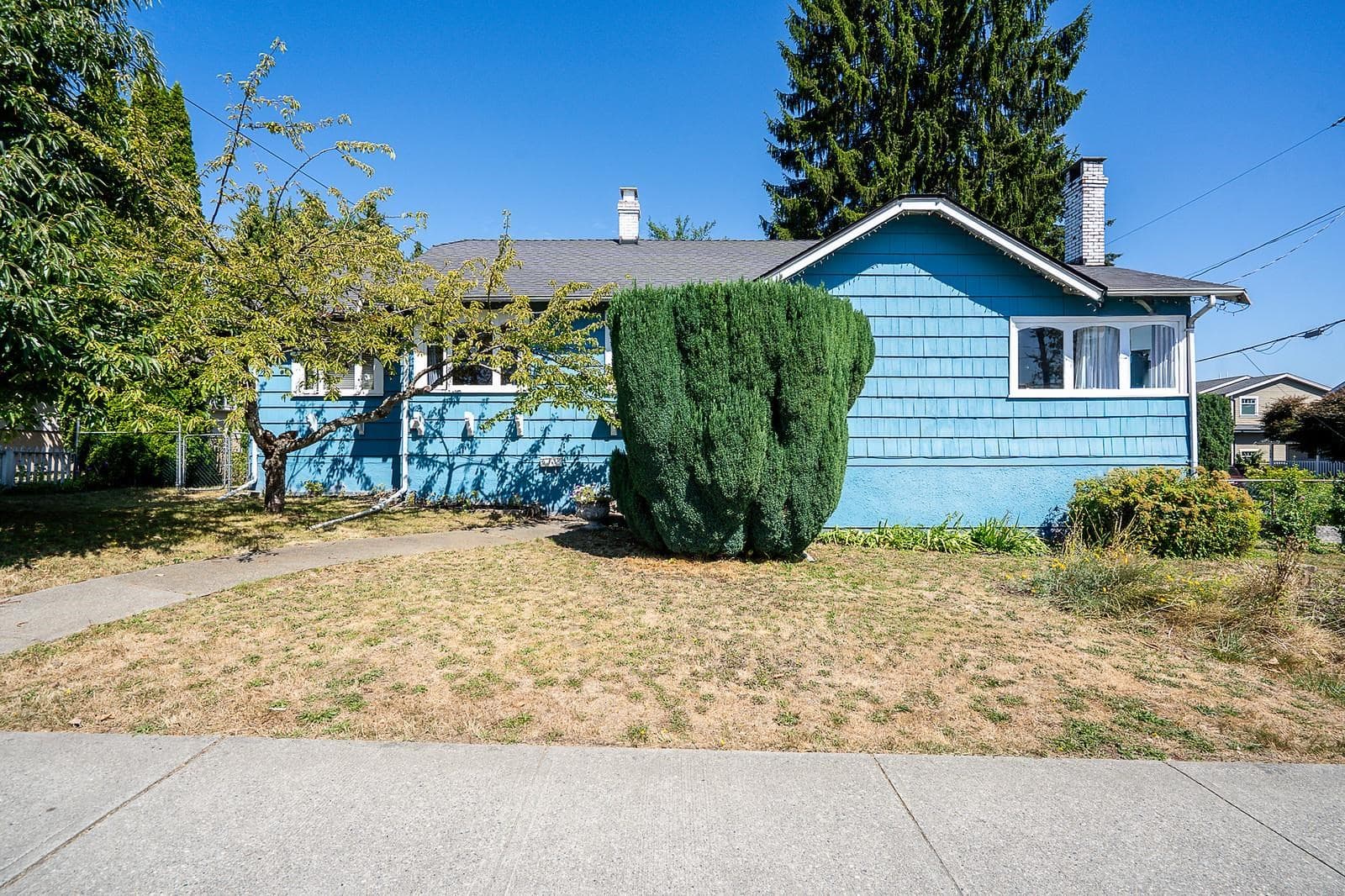 423 Cumberland Street, New Westminster, V3L 3G6 — photo 1
