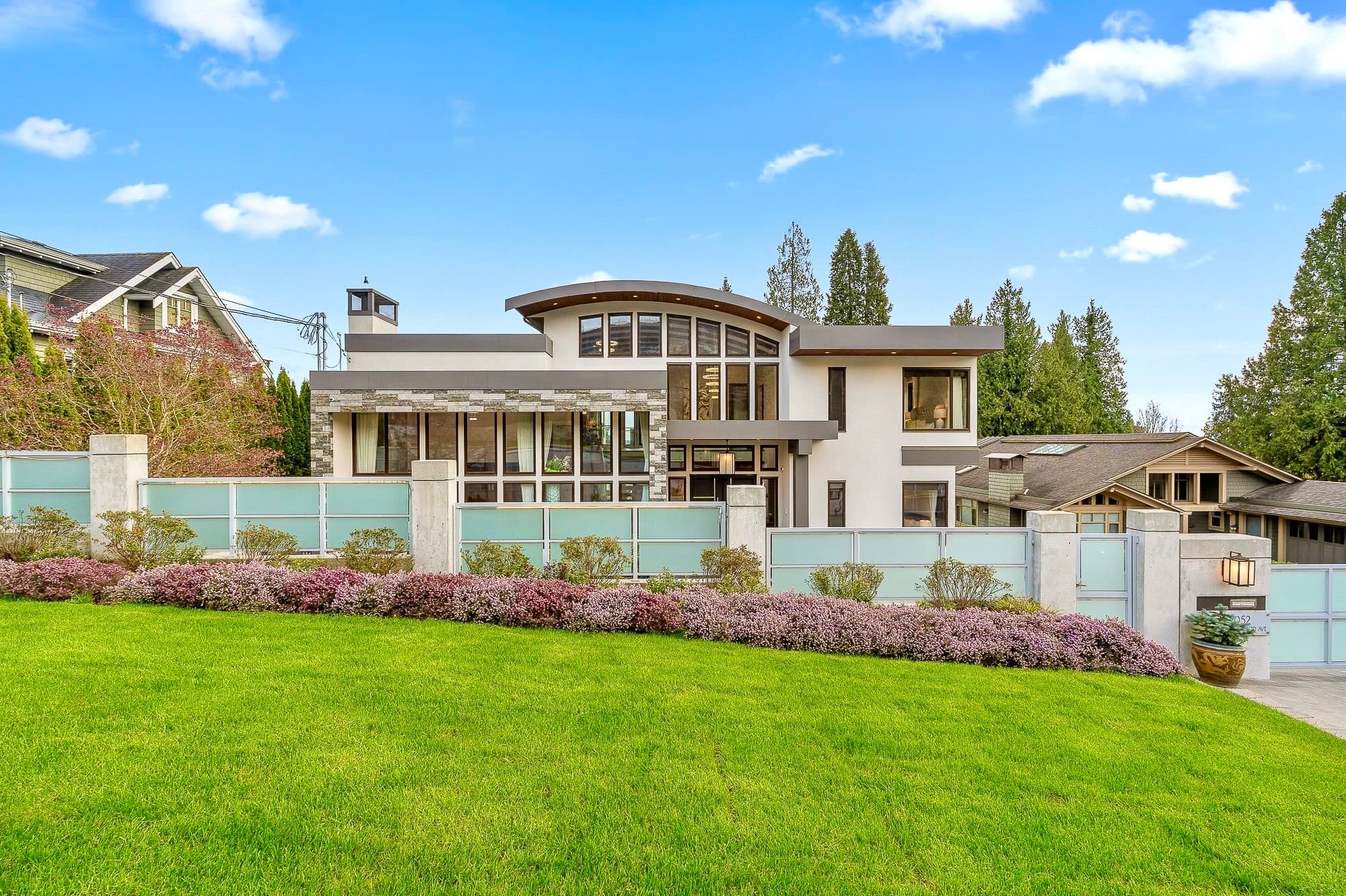 2052 Inglewood Avenue, West Vancouver, V7V 1Z4 — photo 1