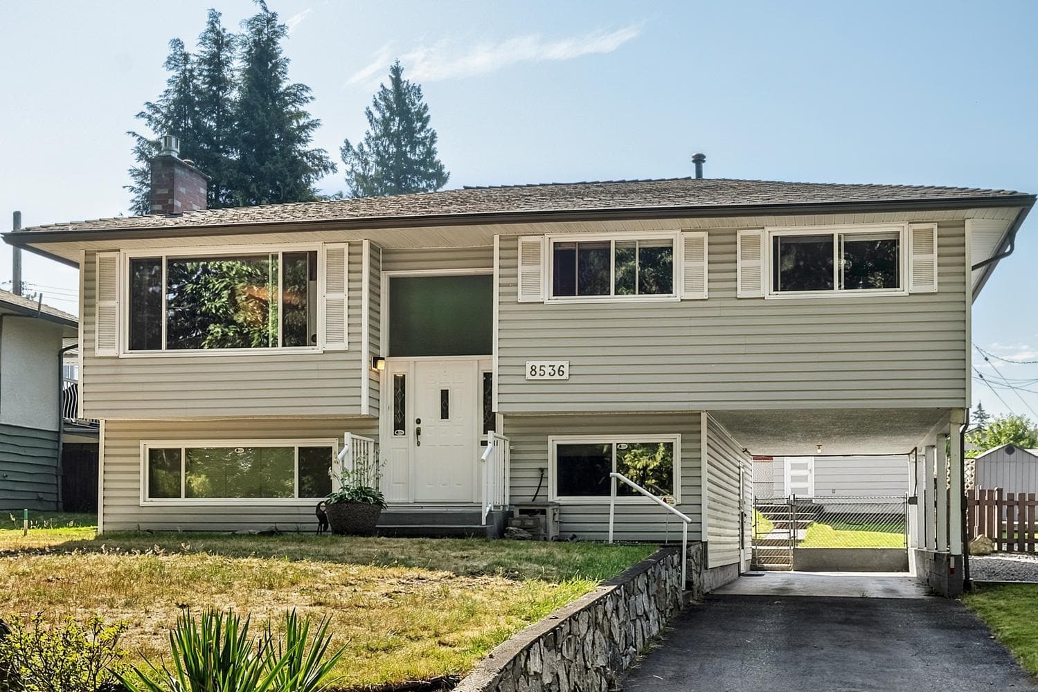 8536 16th Avenue, Burnaby, V3N 1S5 — photo 1