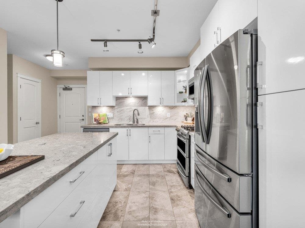 109 - 14588 Mcdougall Drive, White Rock, V4P 0H1 — photo 2