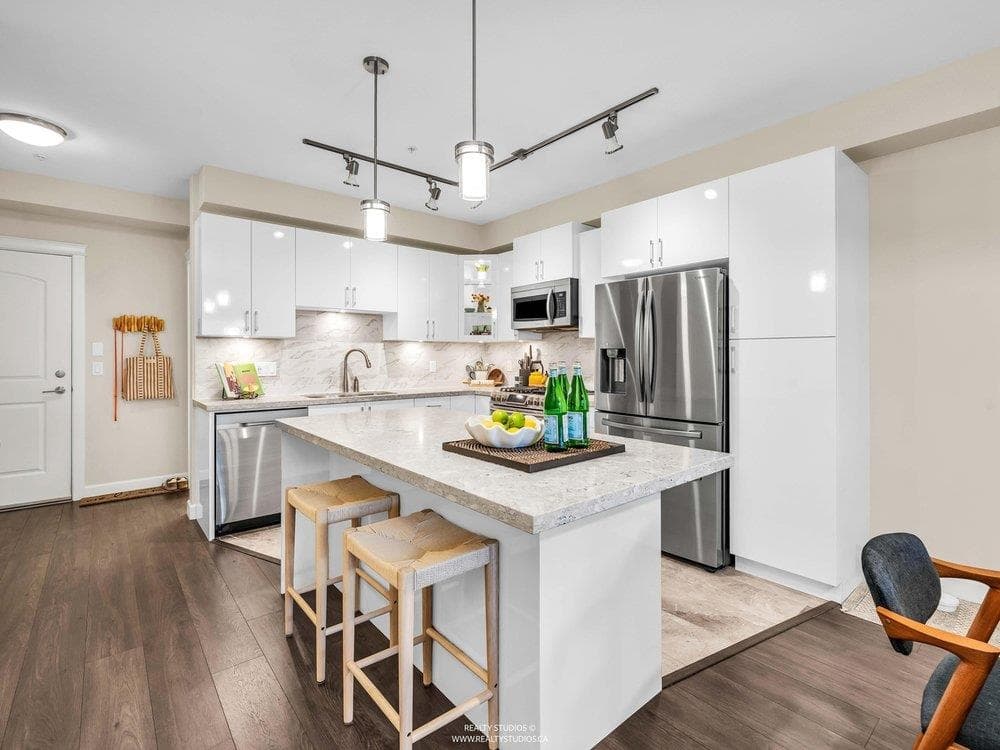 109 - 14588 Mcdougall Drive, White Rock, V4P 0H1 — photo 3