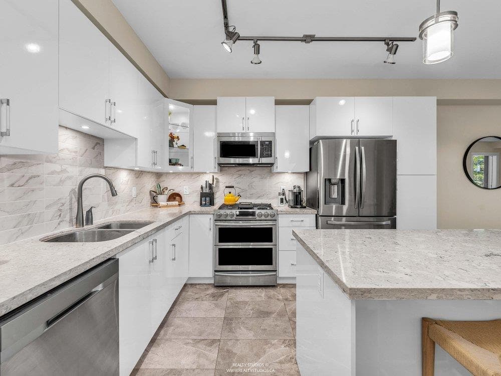 109 - 14588 Mcdougall Drive, White Rock, V4P 0H1 — photo 4
