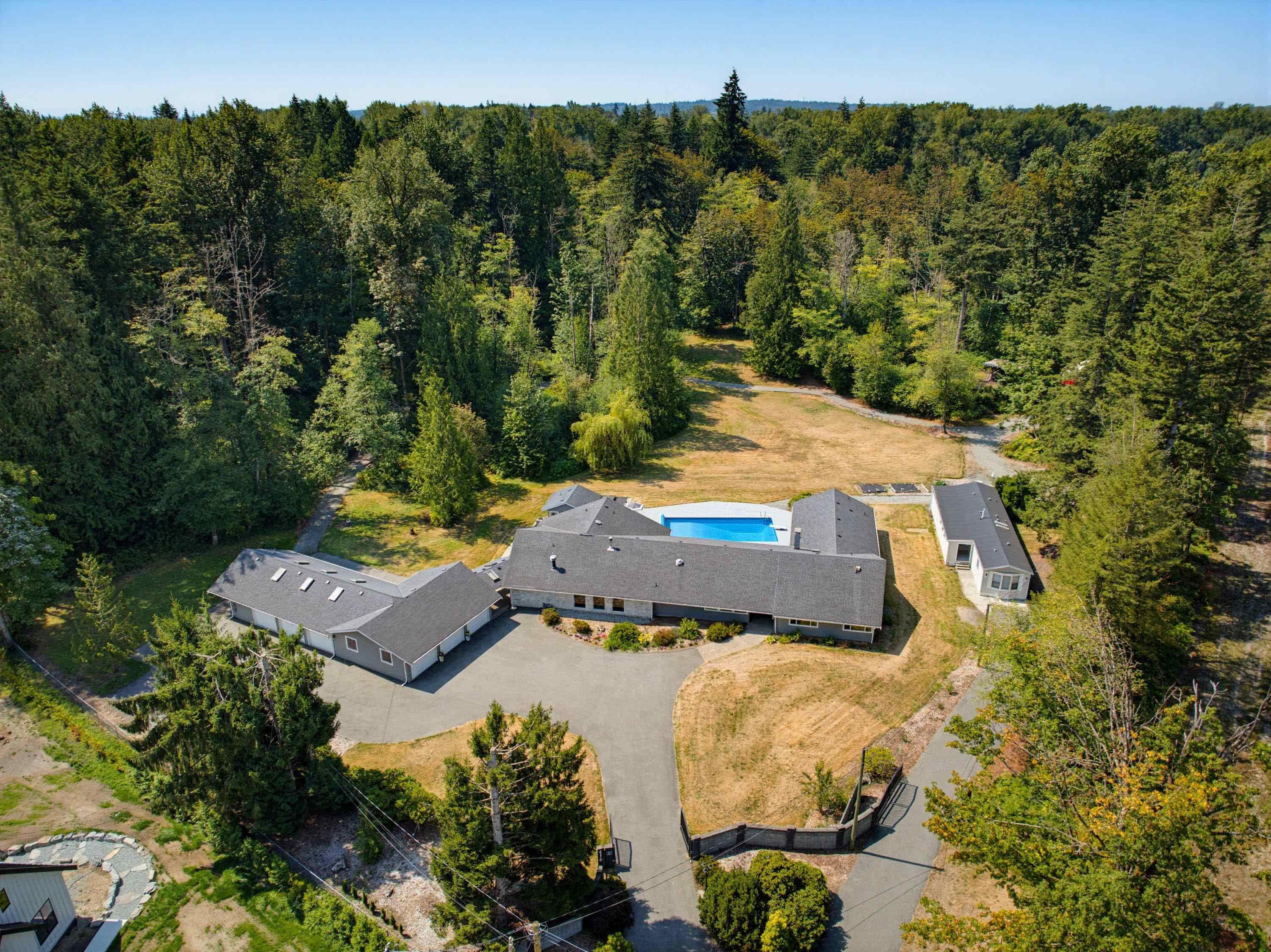 1233 231 Street, Langley, V2Z 2X1 — photo 1