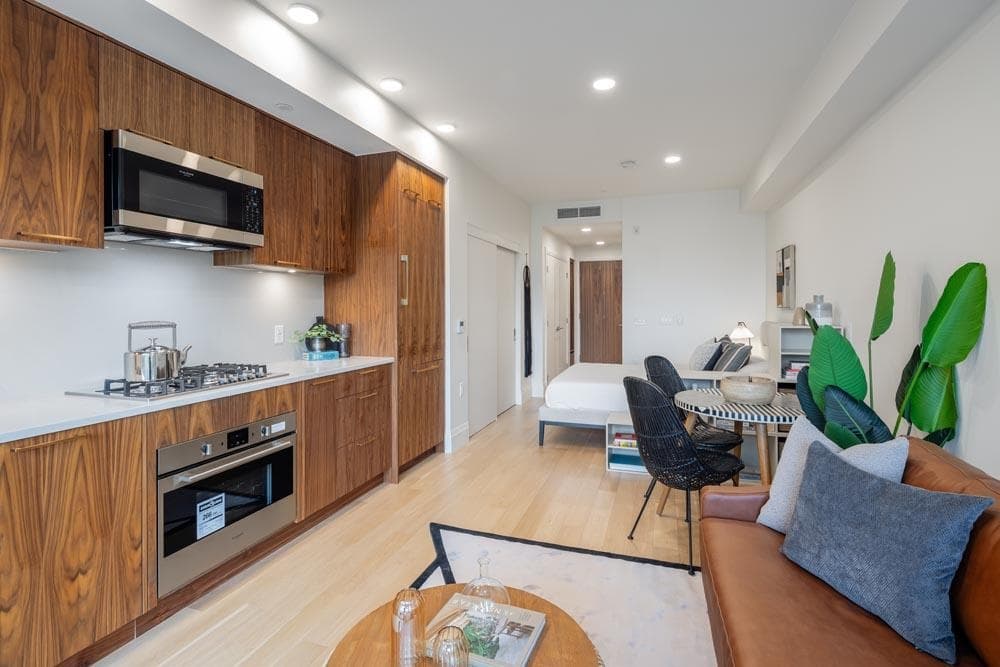 410 - 2550 Garden Drive, Vancouver, V5N 4X6 — photo 1