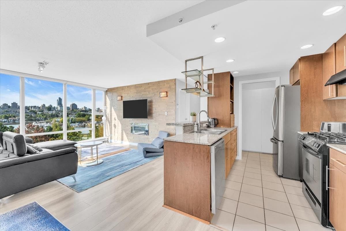 705 - 583 Beach Crescent, Vancouver, V6Z 3E6 — photo 2
