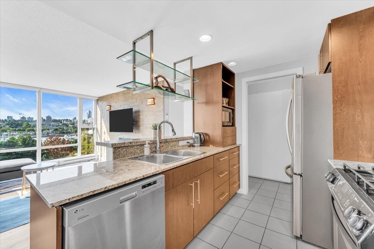 705 - 583 Beach Crescent, Vancouver, V6Z 3E6 — photo 5