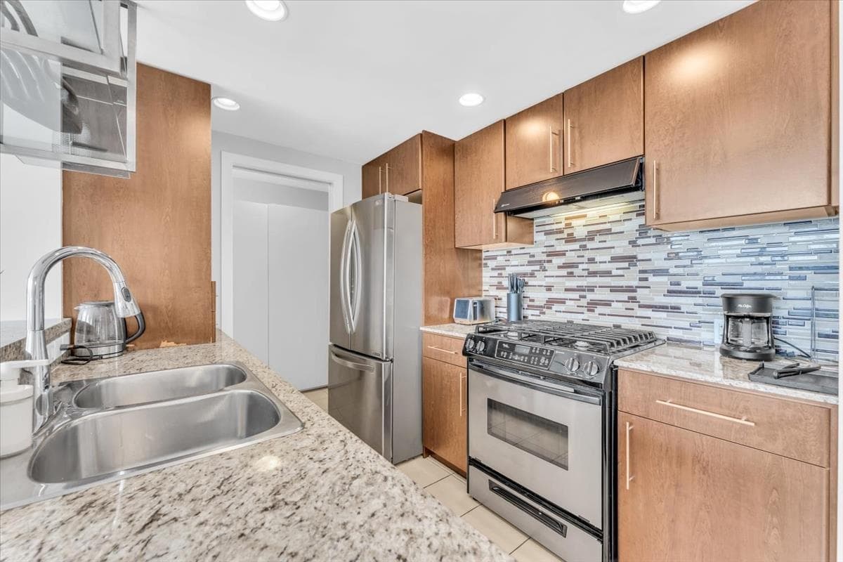 705 - 583 Beach Crescent, Vancouver, V6Z 3E6 — photo 4