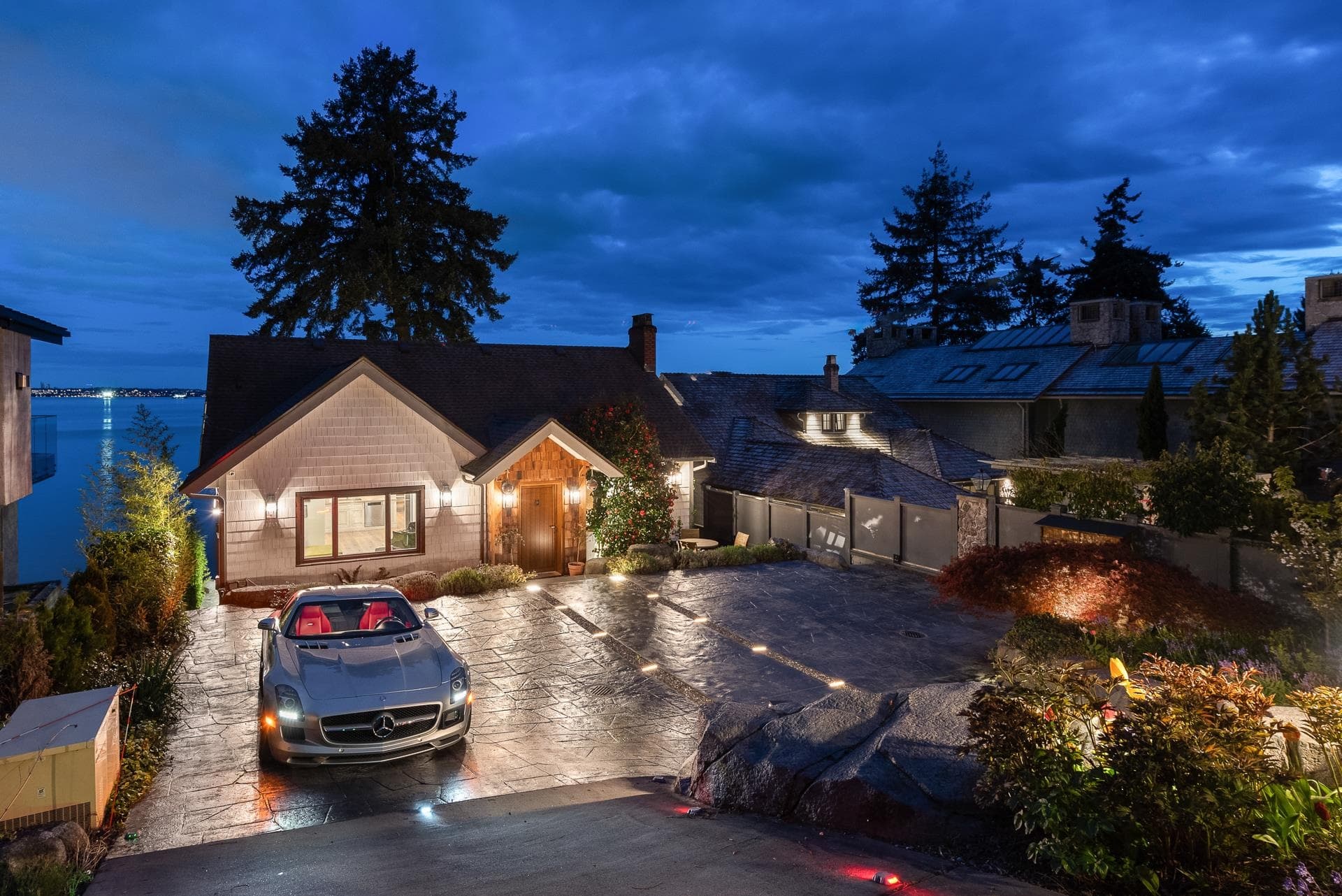 3298 Radcliffe Avenue, West Vancouver, V7V 1G6 — photo 1