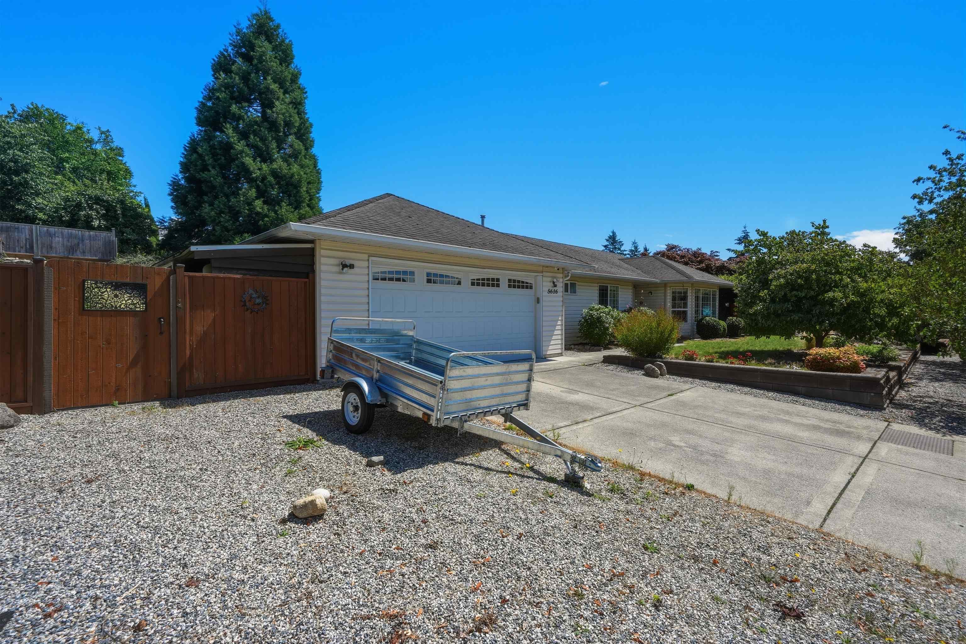 5616 Emerson Road, Sechelt, V0N 3A7 — photo 3