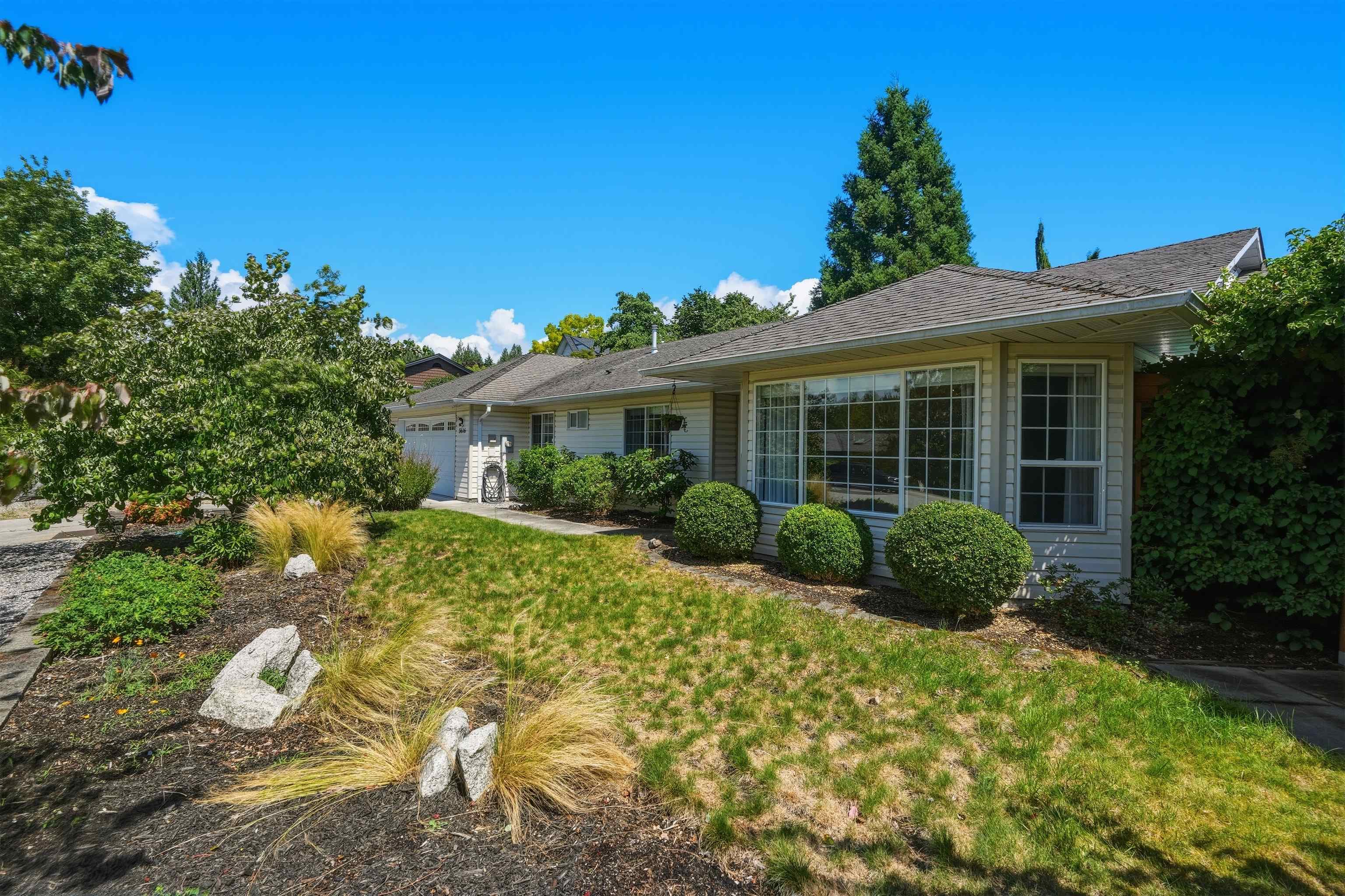 5616 Emerson Road, Sechelt, V0N 3A7 — photo 1