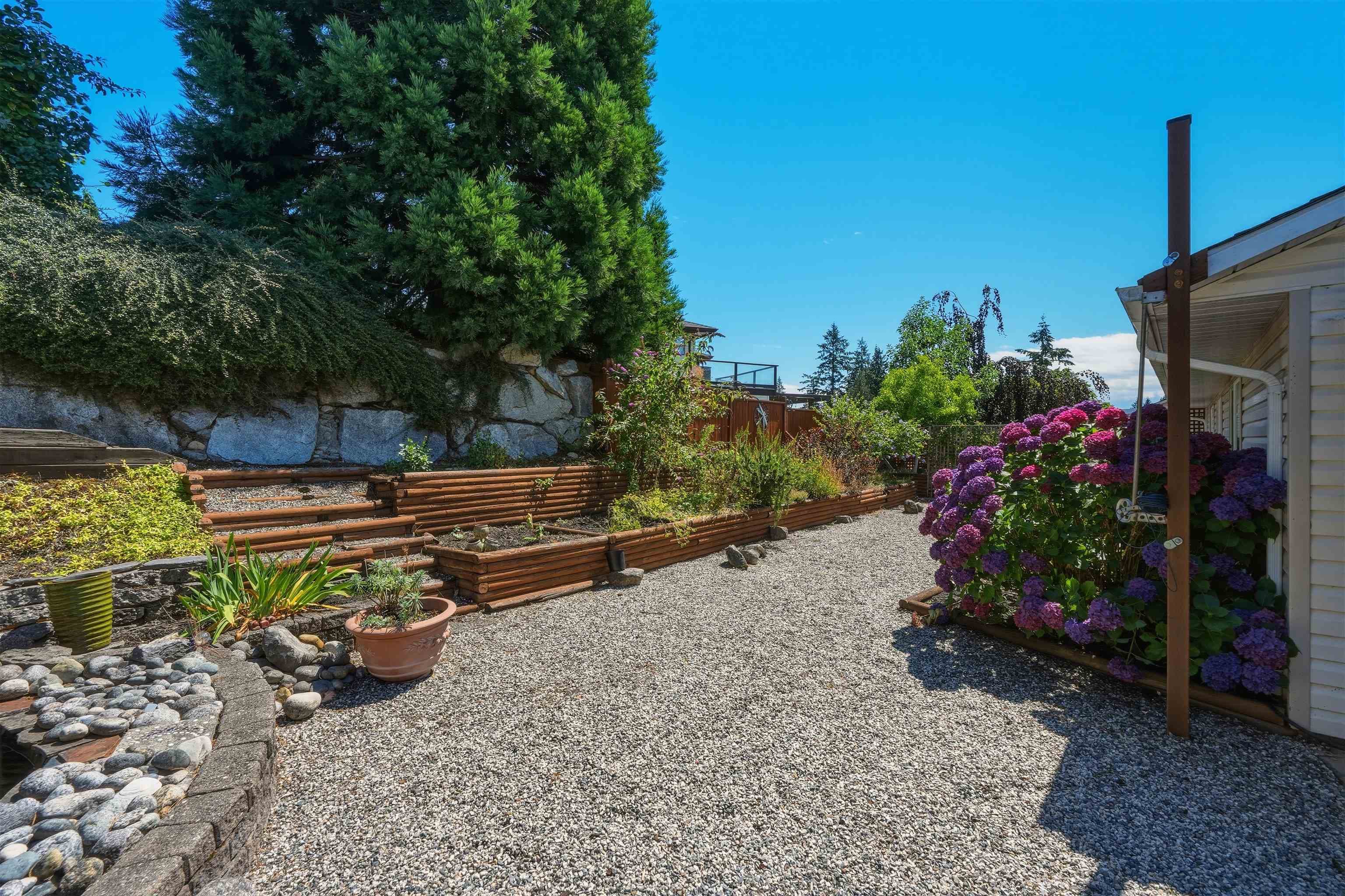 5616 Emerson Road, Sechelt, V0N 3A7 — photo 5