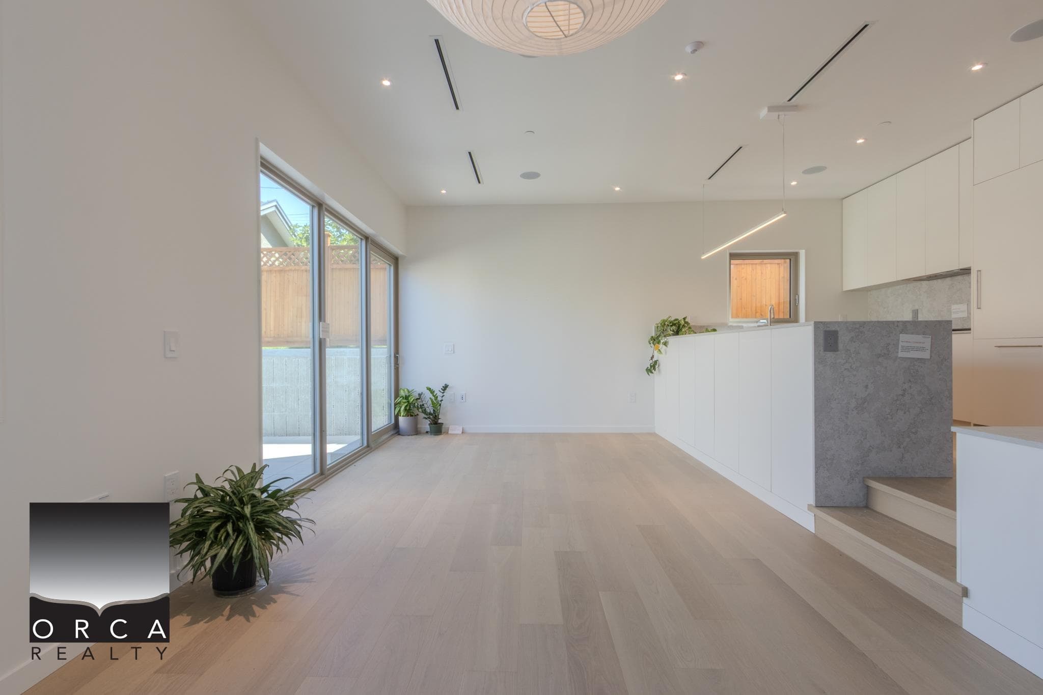 1 - 2915 East 5th Avenue, Vancouver, V5M 1N6 — photo 2