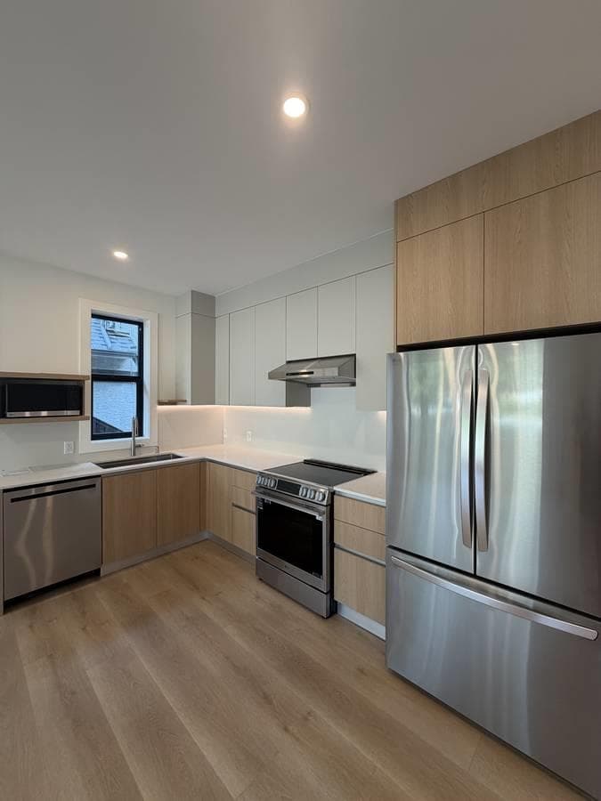 9X3 Westmount Drive, Port Moody, V3H 1K8 — photo 2