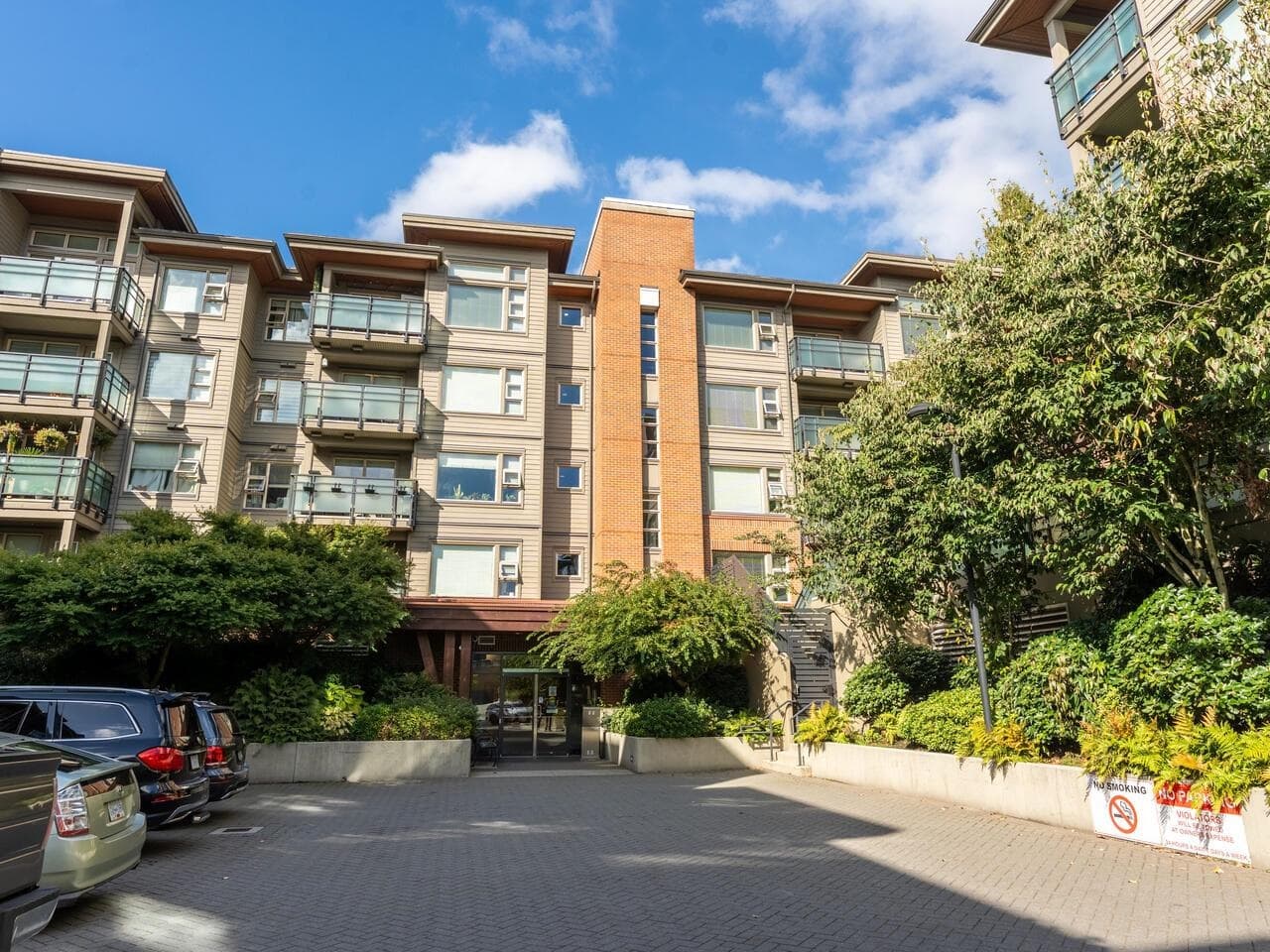 313 - 1677 Lloyd Avenue, North Vancouver