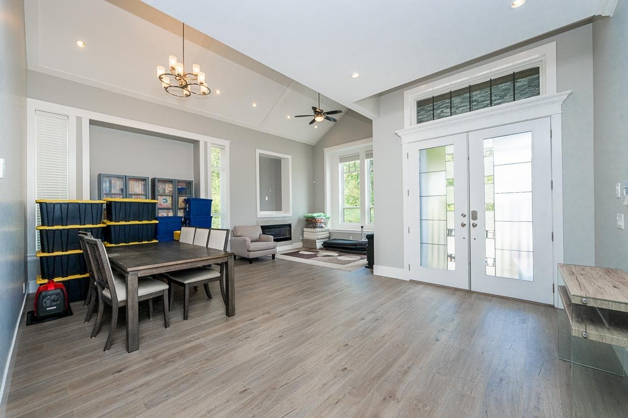 14516 110a Avenue, Surrey, V3R 2B5 — photo 2