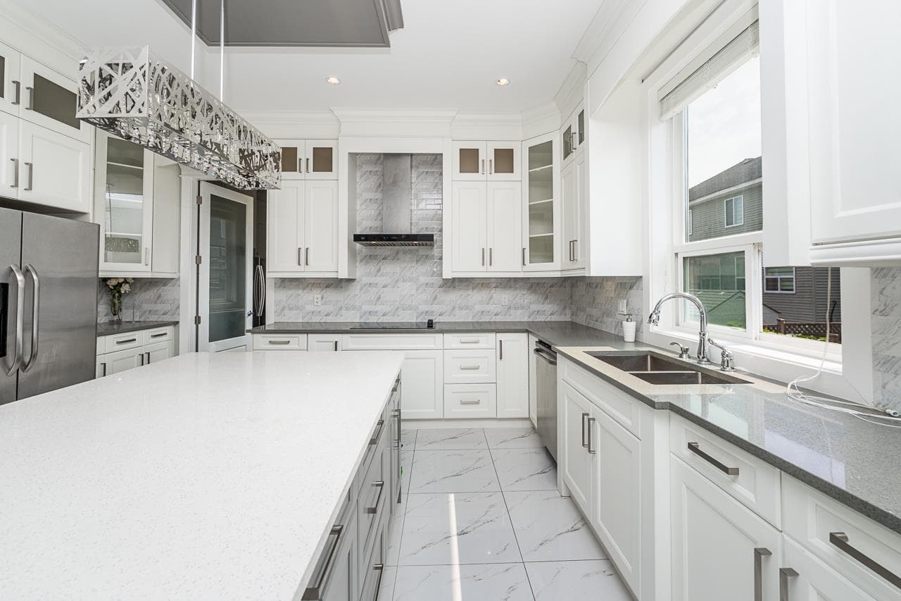 14516 110a Avenue, Surrey, V3R 2B5 — photo 5