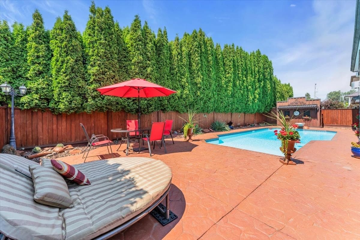 5955 189a Street, Surrey, V3S 7W5 — photo 2