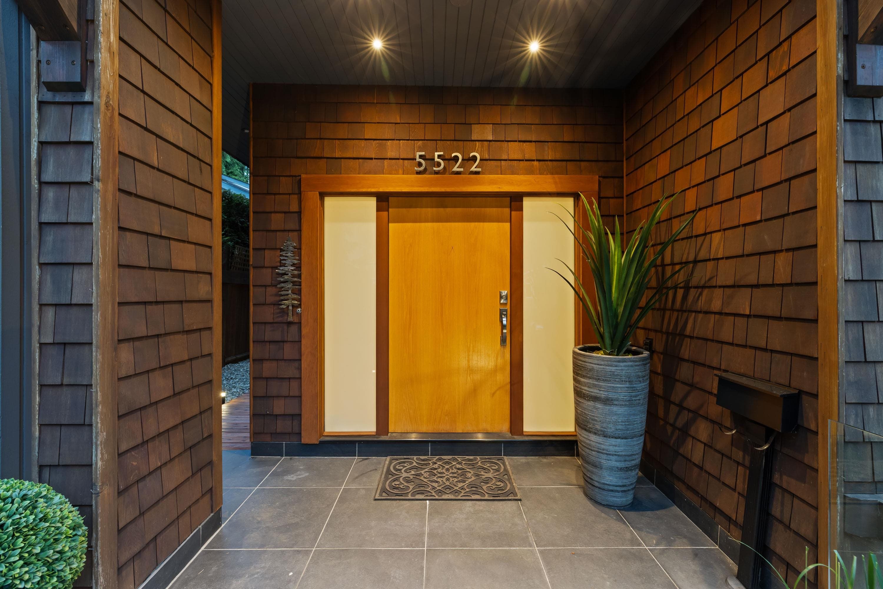 5522 Deerhorn Lane, North Vancouver, V7R 4S6 — photo 3