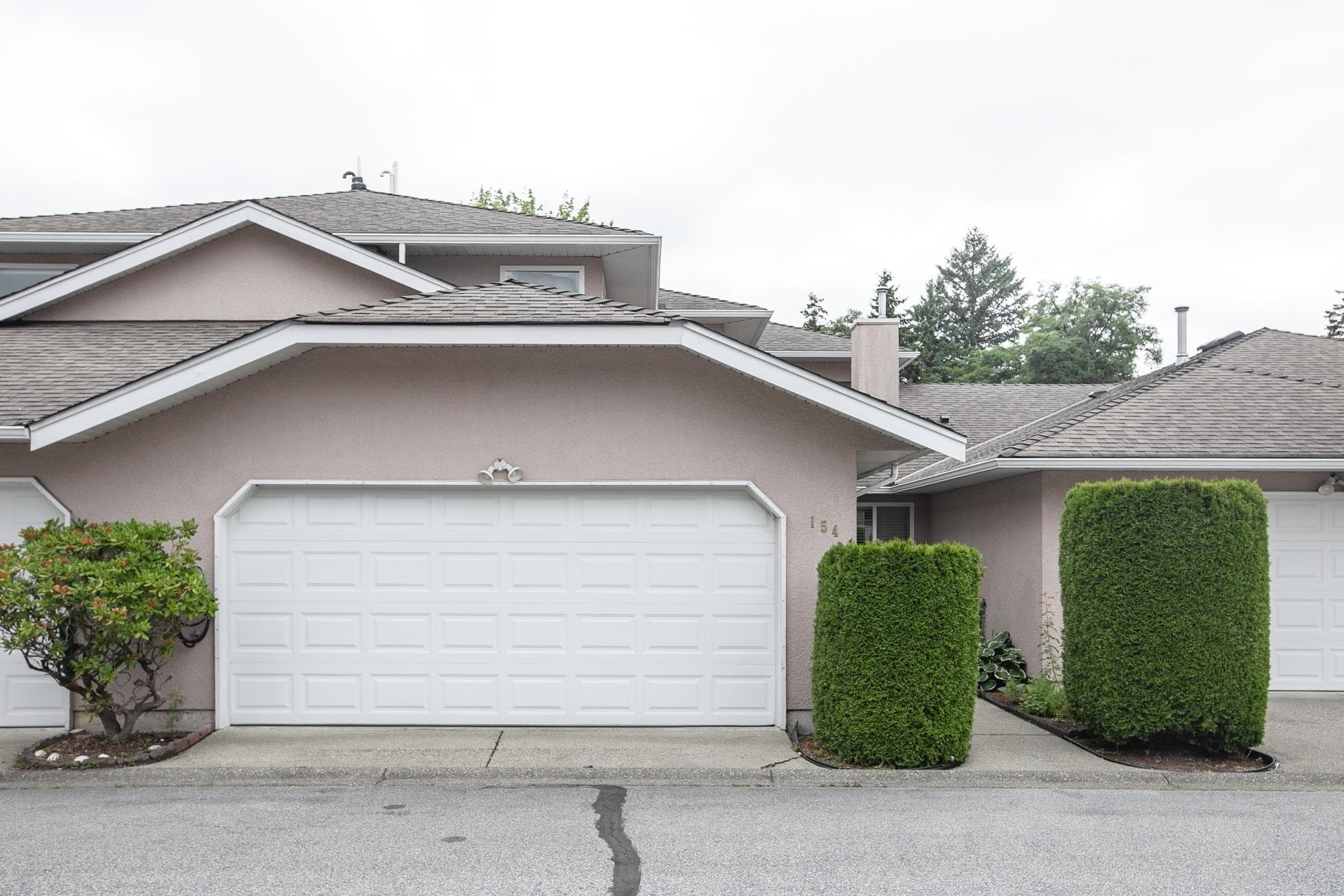 15501 89a Avenue, Surrey, V3R 0Z5 — photo 1