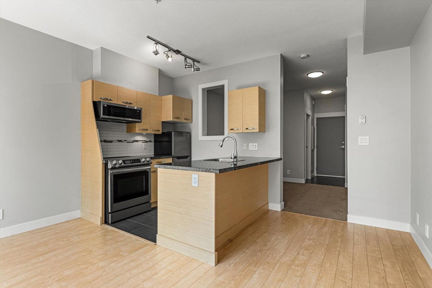 310 - 33539 Holland Avenue, Abbotsford, V2S 0C6 — photo 3