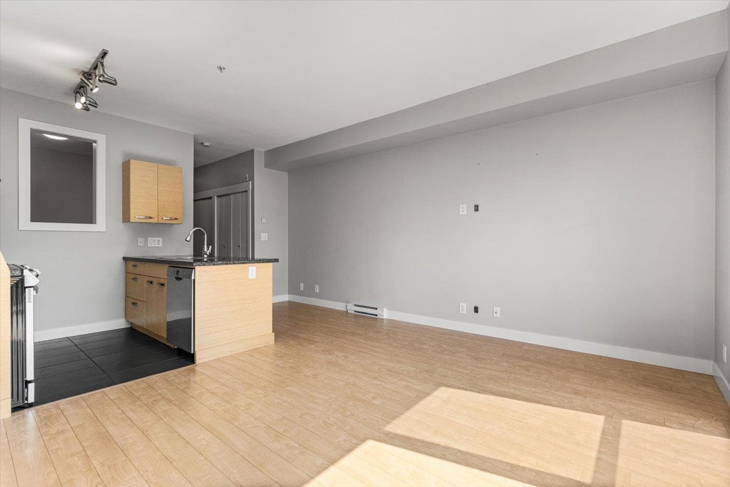 310 - 33539 Holland Avenue, Abbotsford, V2S 0C6 — photo 5