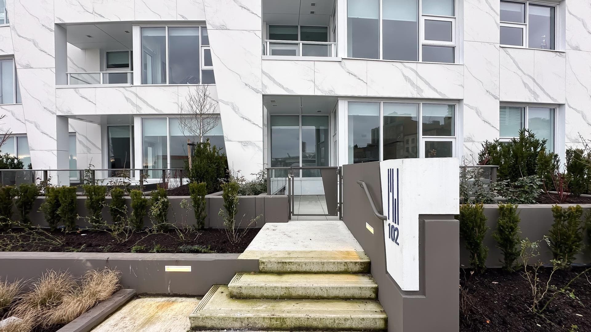 102 - 660 Quayside Drive, New Westminster, V3M 0P1 — photo 1