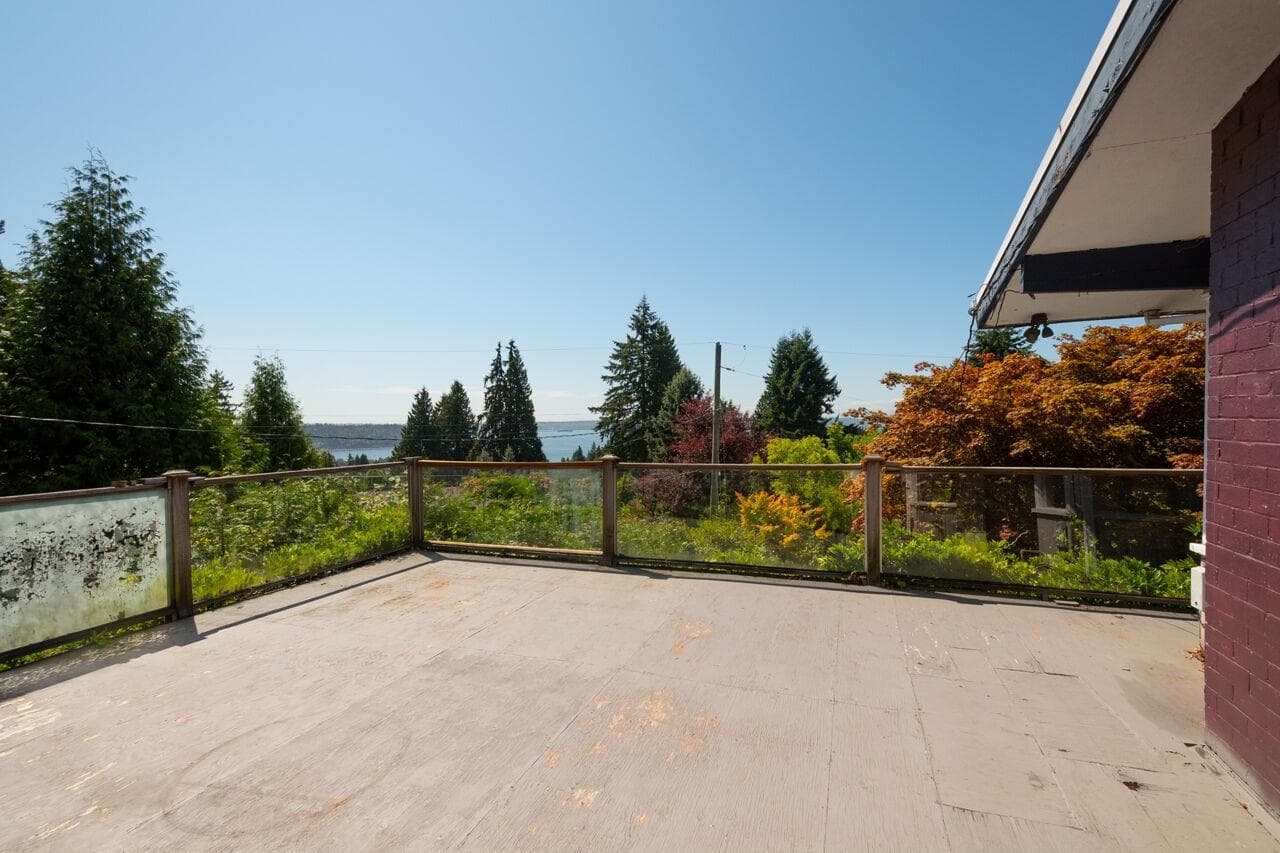1241 Nepal Crescent, West Vancouver, V7T 2H4 — photo 4