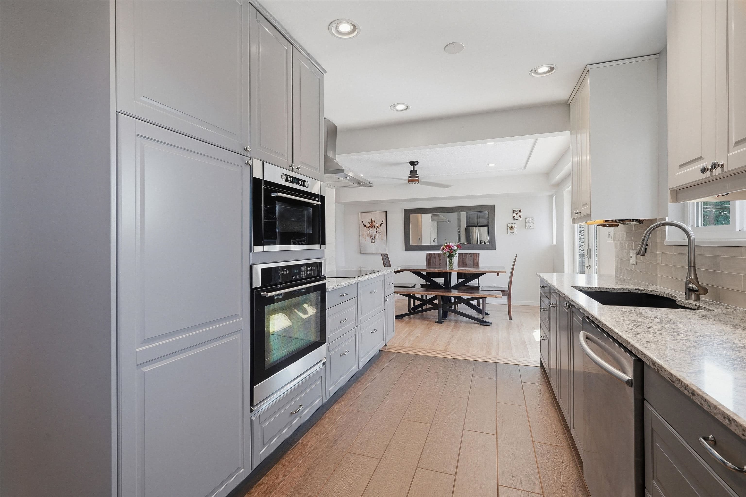 6876 Hycrest Drive, Burnaby, V5B 2X2 — photo 4