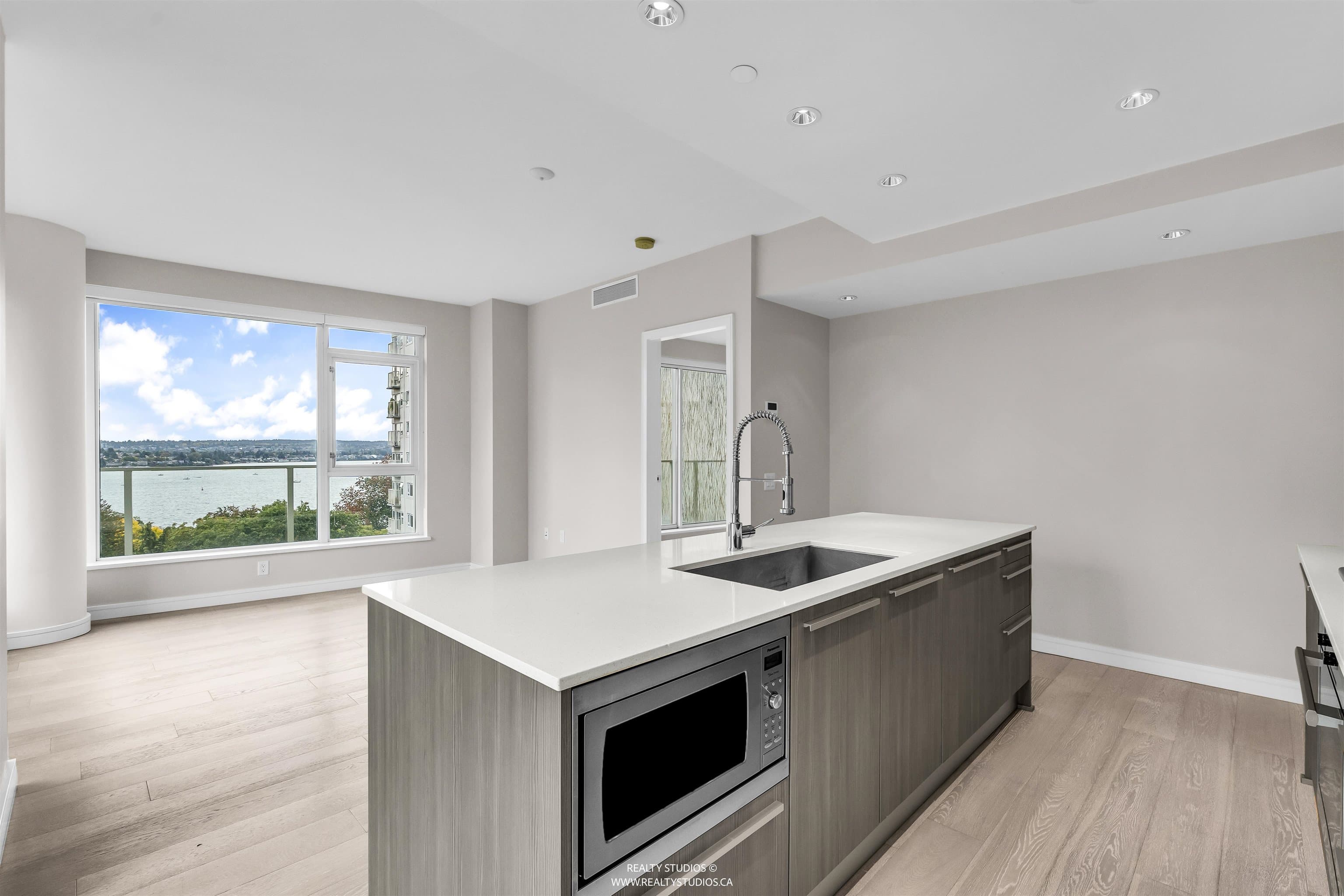 905 - 1221 Bidwell Street, Vancouver, V6G 0B1 — photo 2