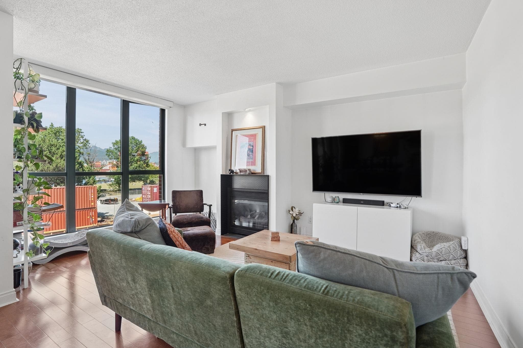 306 - 55 Alexander Street, Vancouver, V6A 1B2 — photo 2