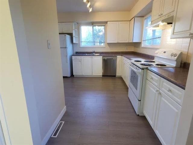 15622 Thrift Avenue, White Rock, V4B 2M2 — photo 5