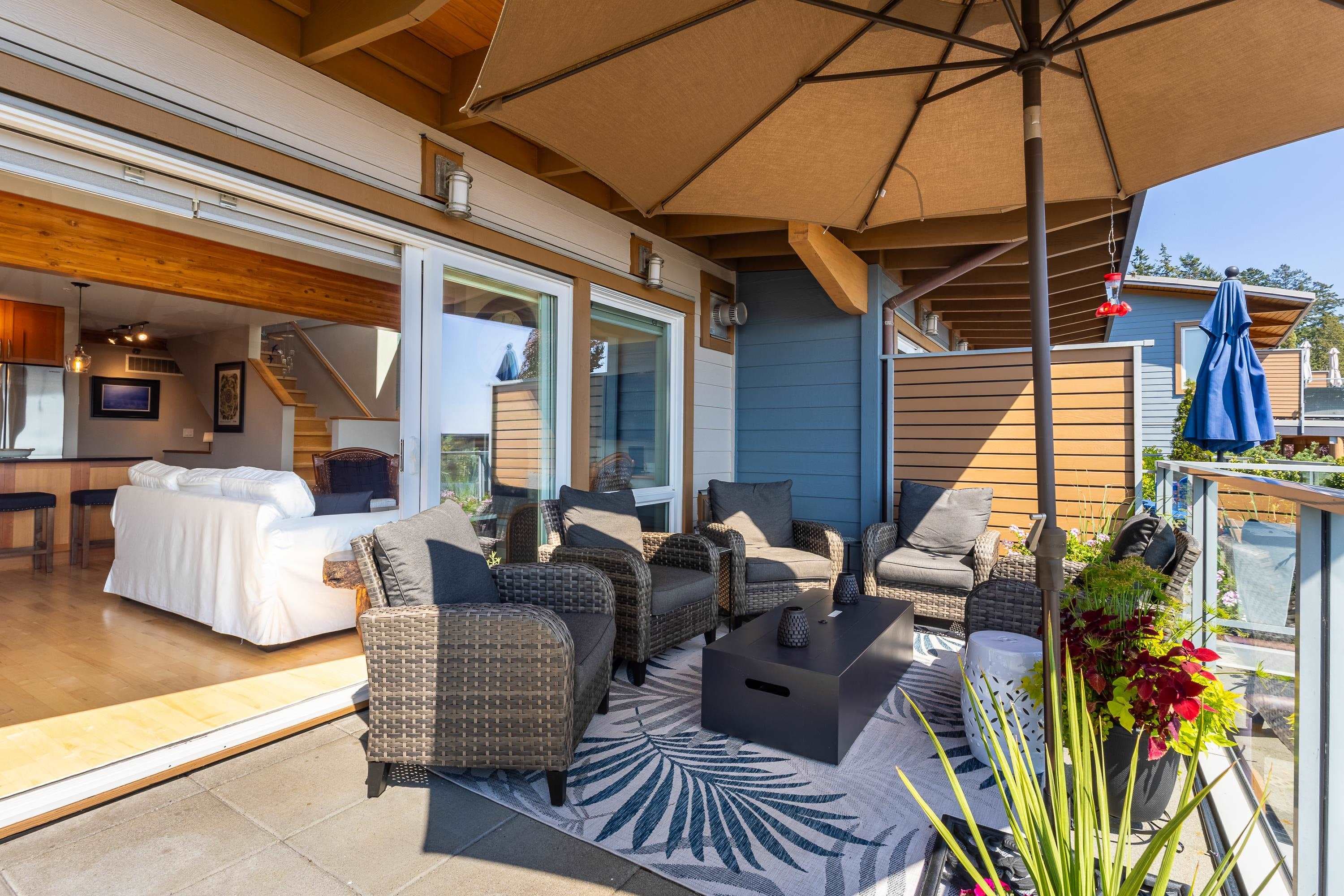 5374 Wakefield Beach Lane, Sechelt, V7Z 0T6 — photo 2