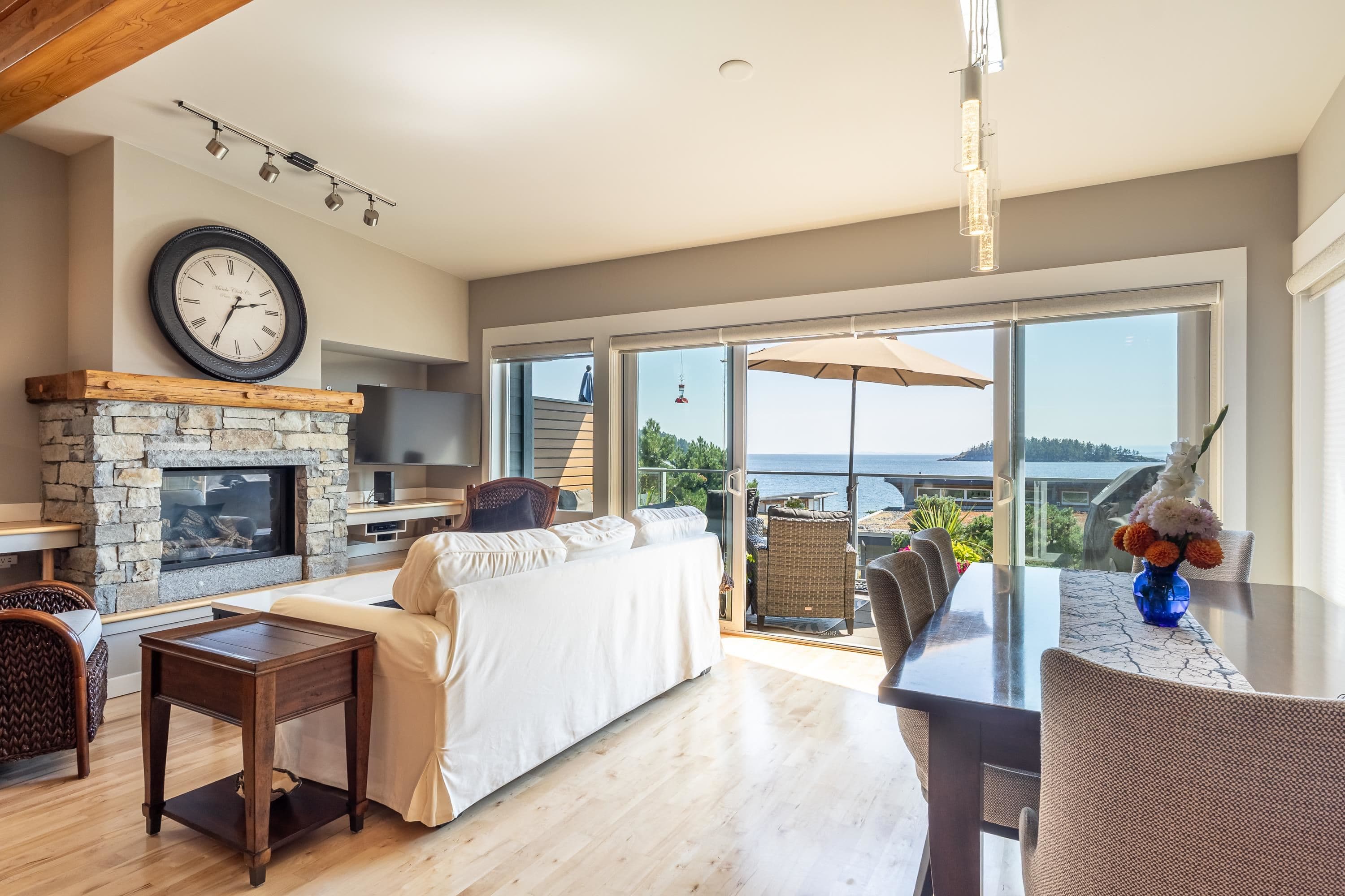 5374 Wakefield Beach Lane, Sechelt, V7Z 0T6 — photo 3