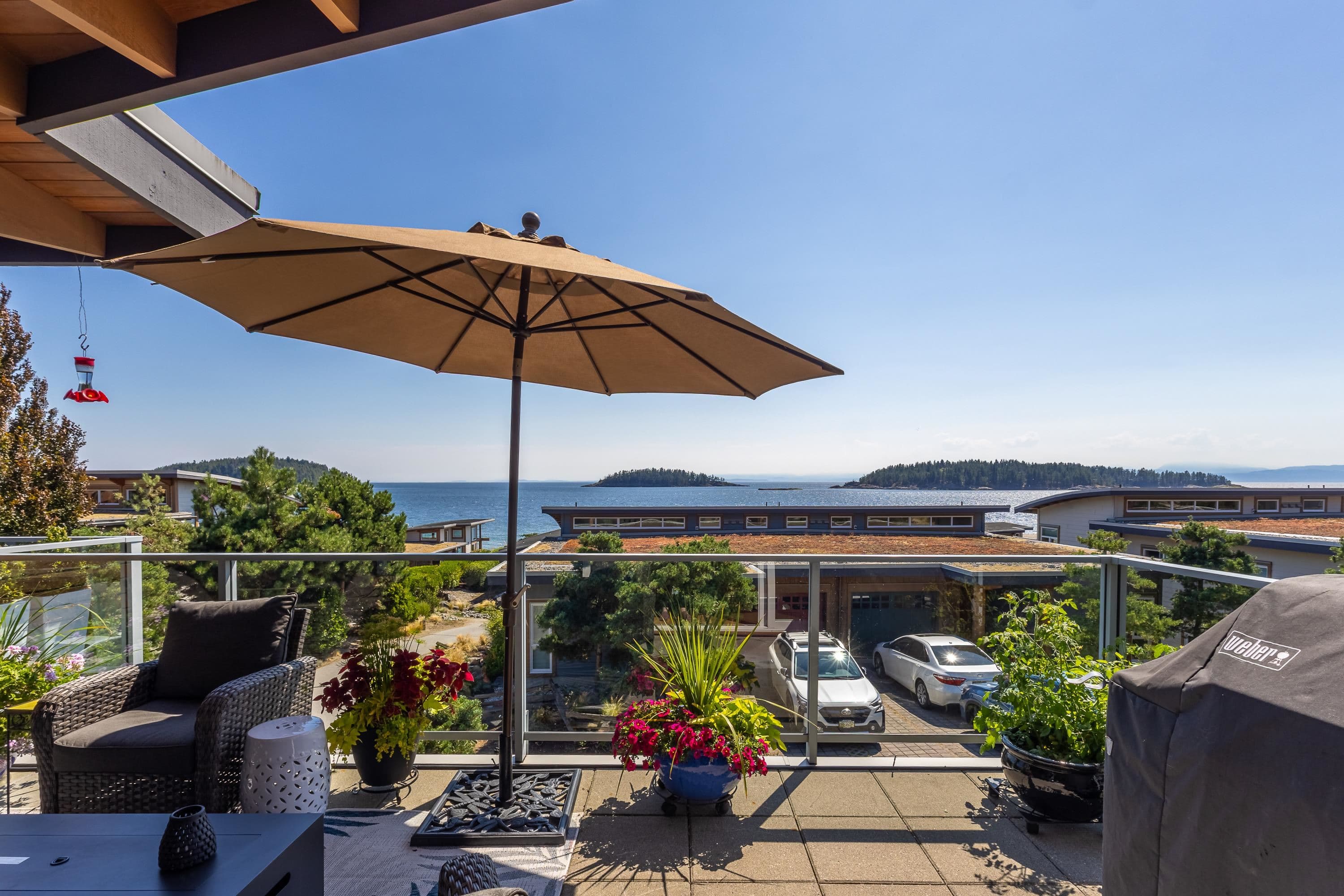 5374 Wakefield Beach Lane, Sechelt, V7Z 0T6 — photo 1