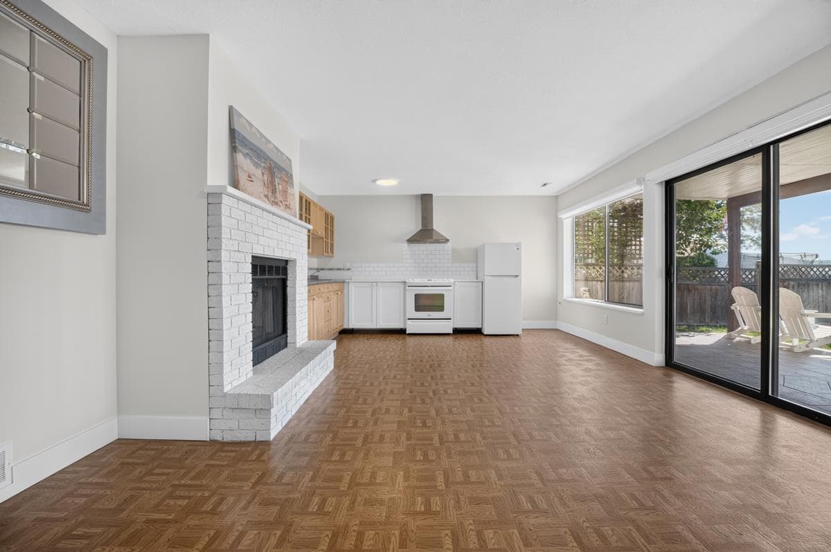 2929 Dollarton Highway (Basement Suite), North Vancouver
