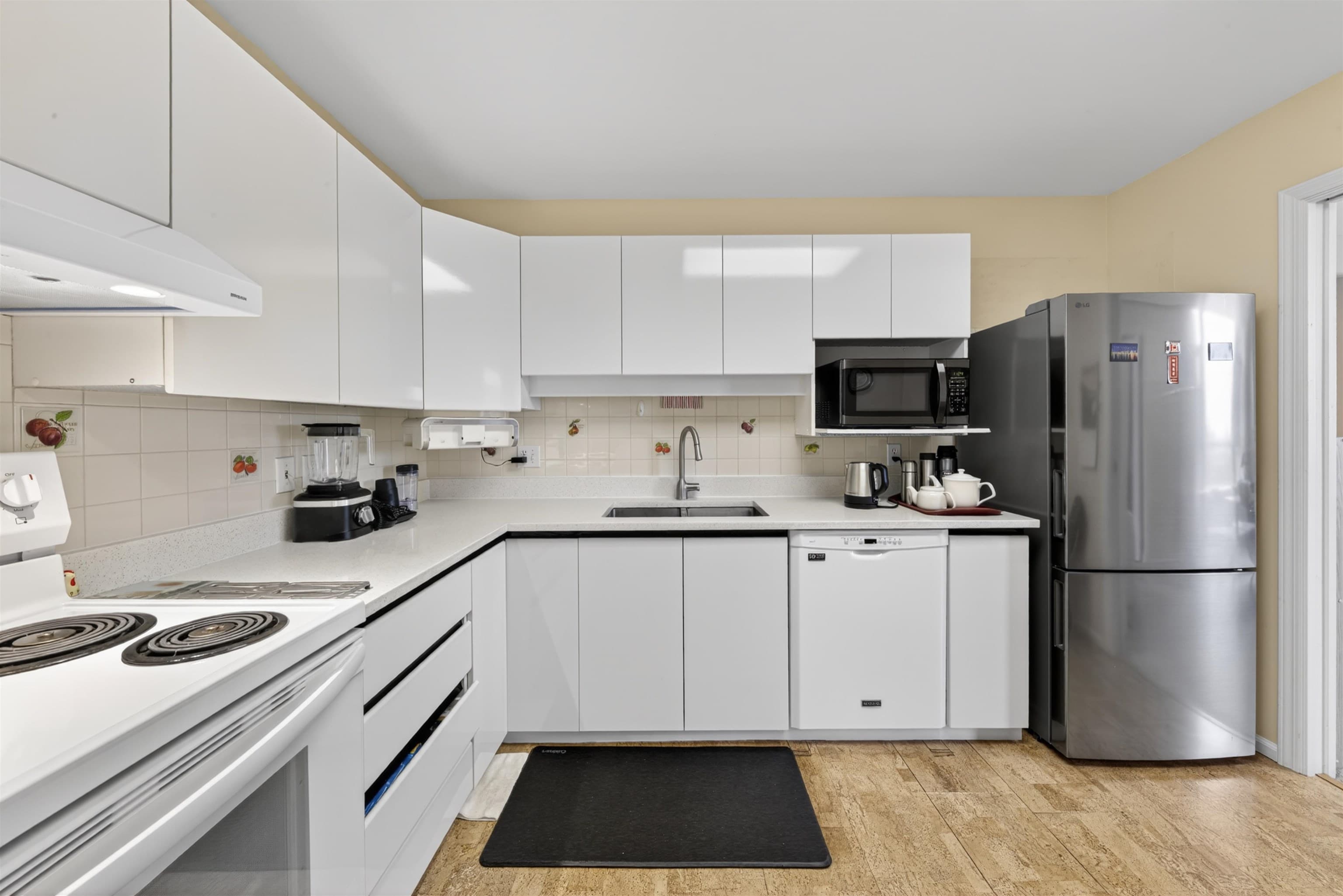 602 - 6521 Bonsor Avenue, Burnaby, V5H 4N3 — photo 5