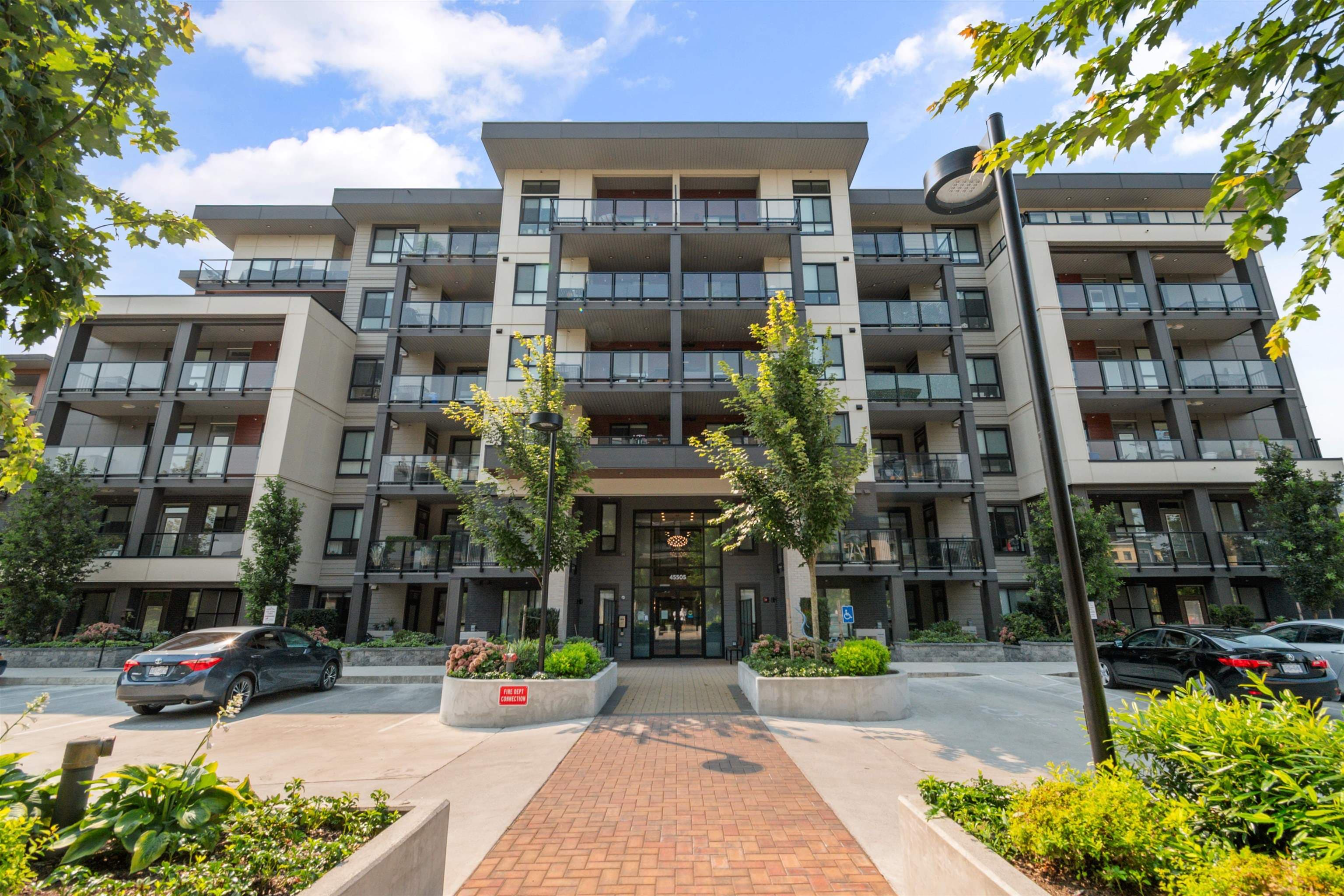 604 - 45505 Campus Drive, Chilliwack, V2R 6L2 — photo 1