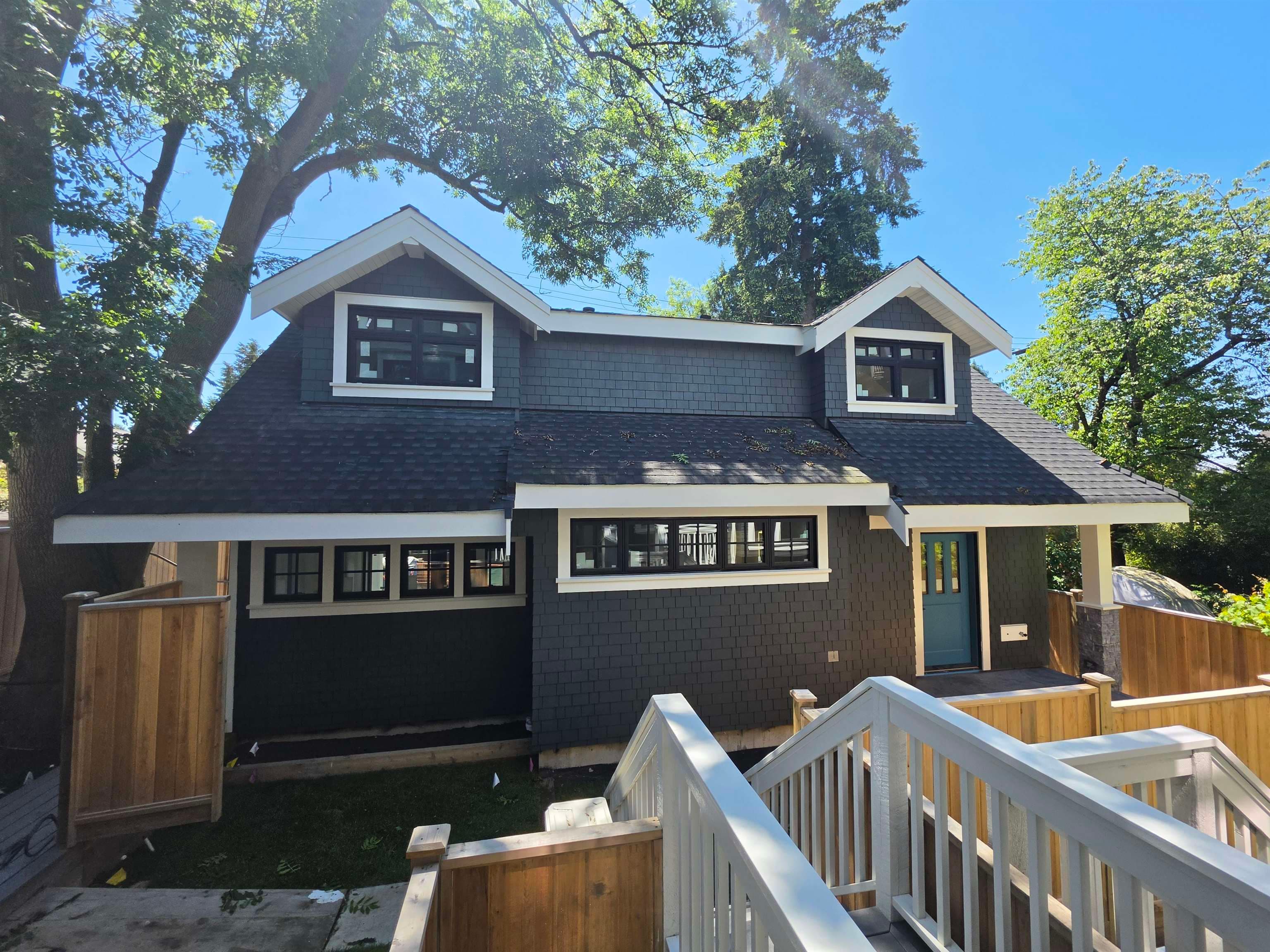 2570 W 2nd Avenue, Vancouver, V6K 1J8 — photo 1
