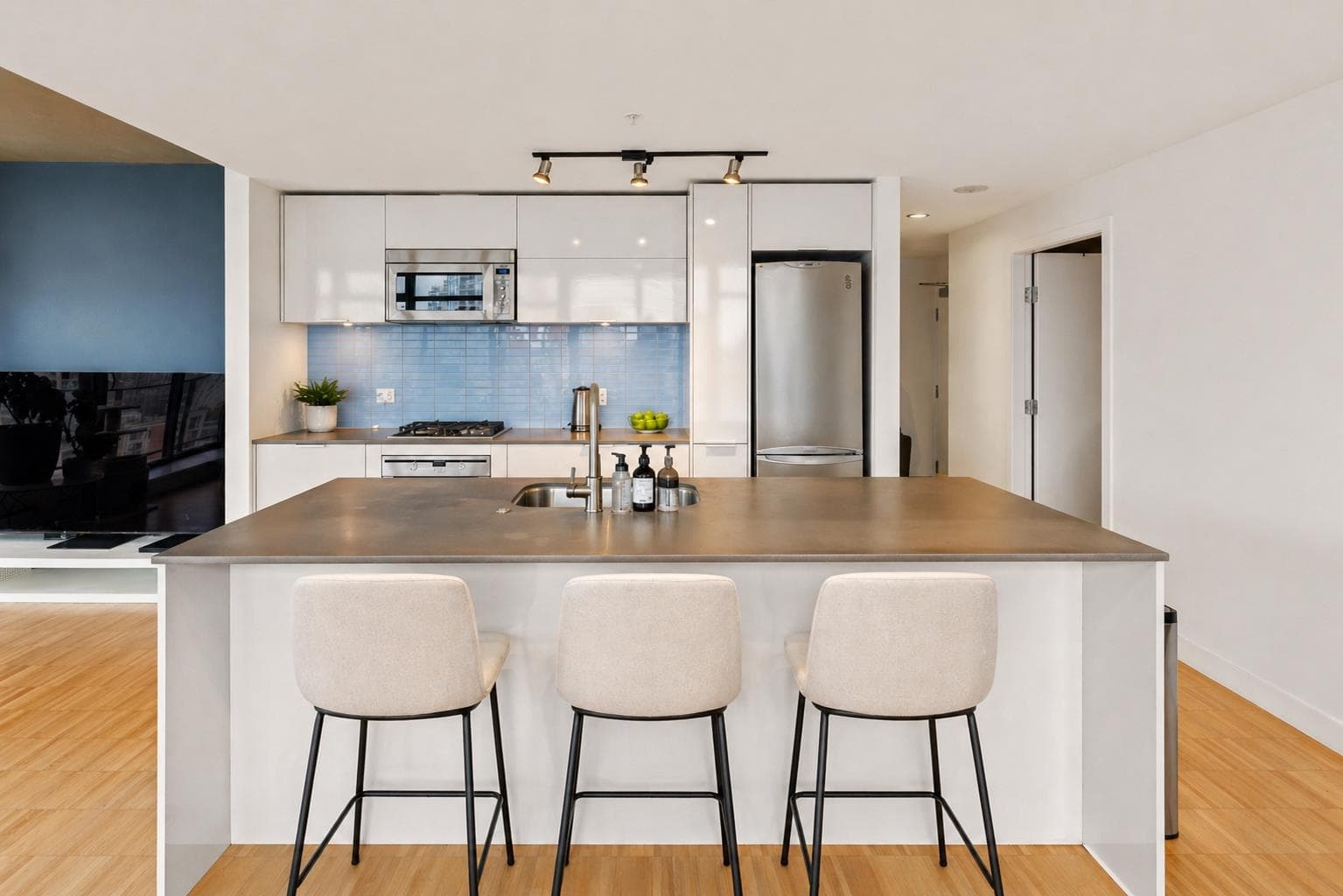2105 - 108 W Cordova Street, Vancouver, V6B 0G5 — photo 2