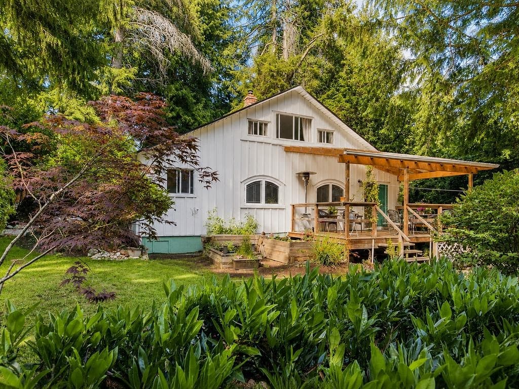 3131 Beach Avenue, Roberts Creek, V0N 2W2 — photo 1