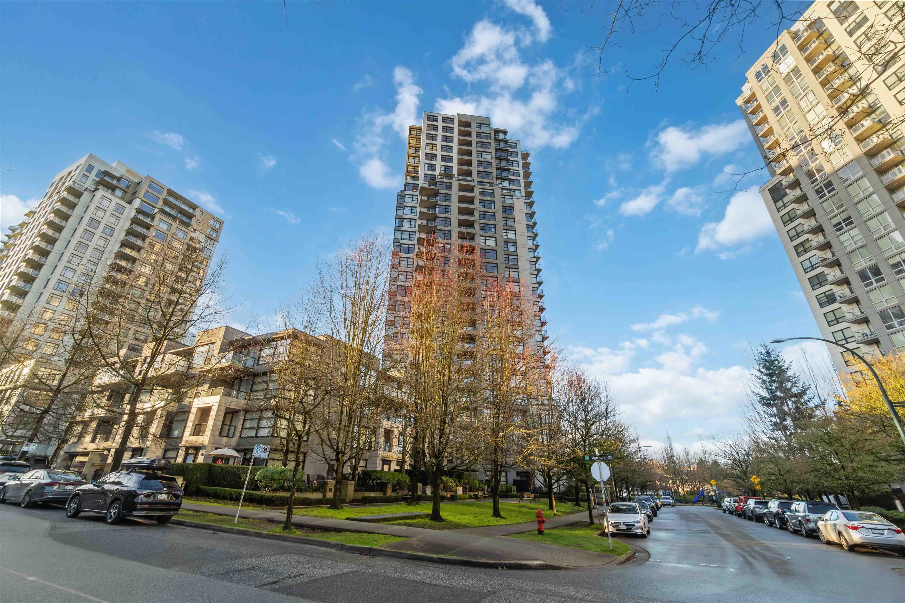 805 - 5380 Oben Street, Vancouver, V5R 6H7 — photo 1
