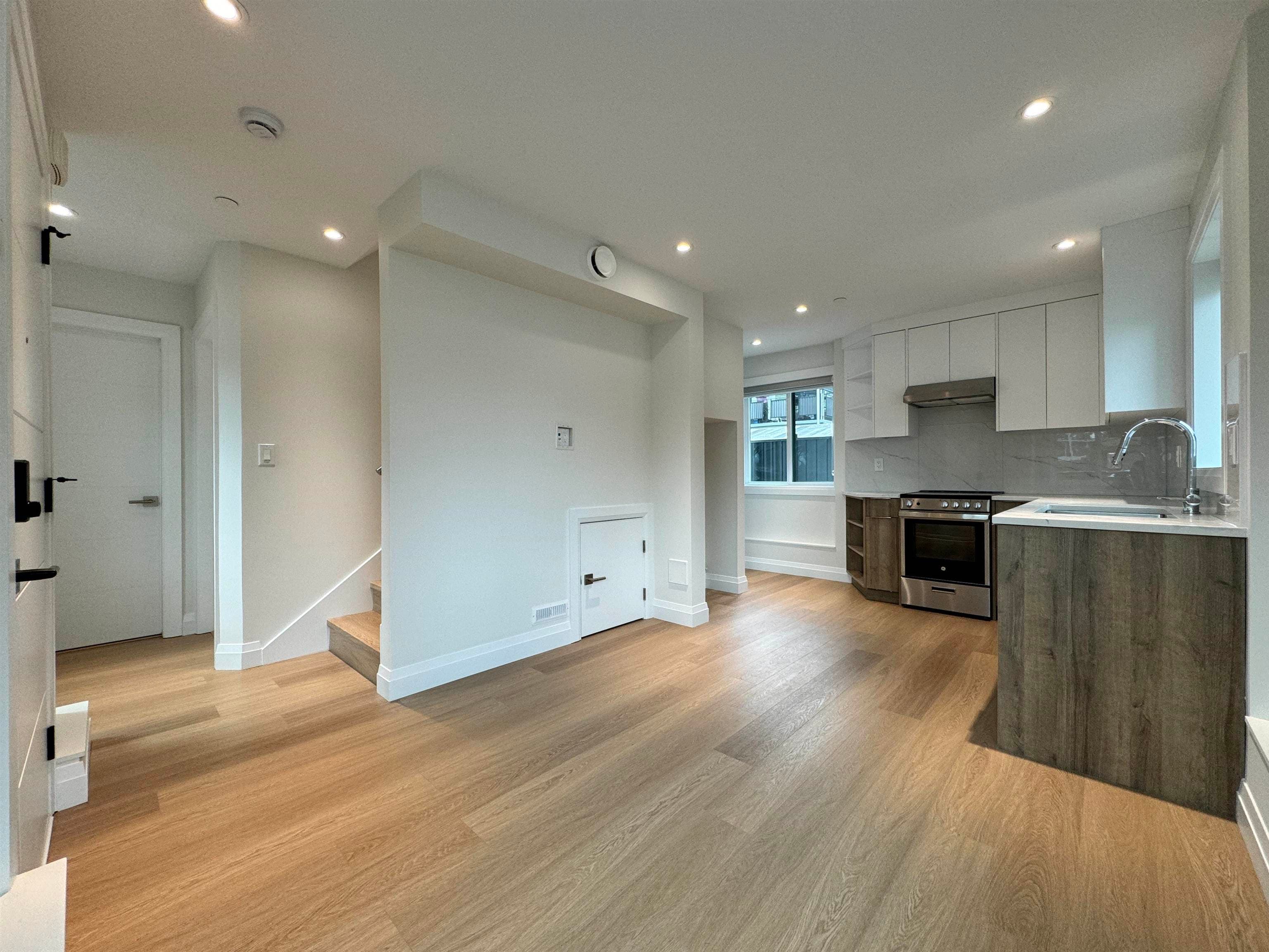 3830 Kootenay Street, Vancouver, V5R 0B5 — photo 2