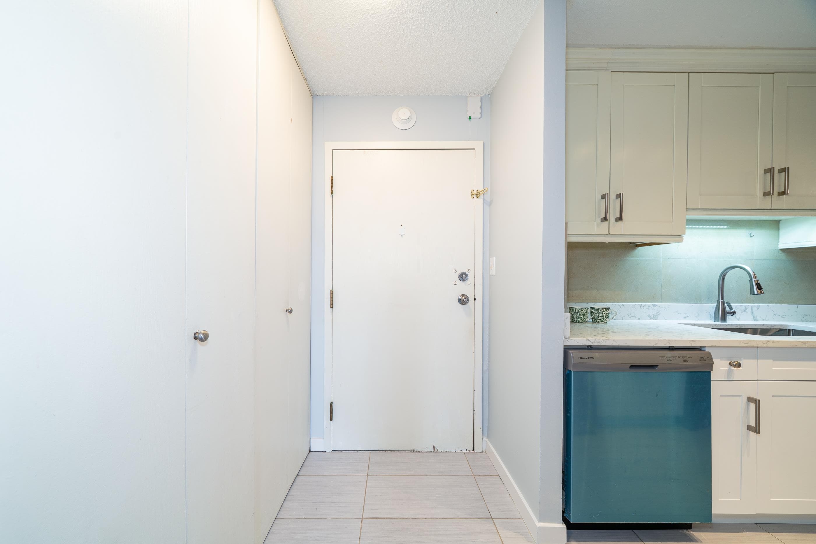 215 - 5932 Patterson Avenue, Burnaby, V5H 4B4 — photo 4