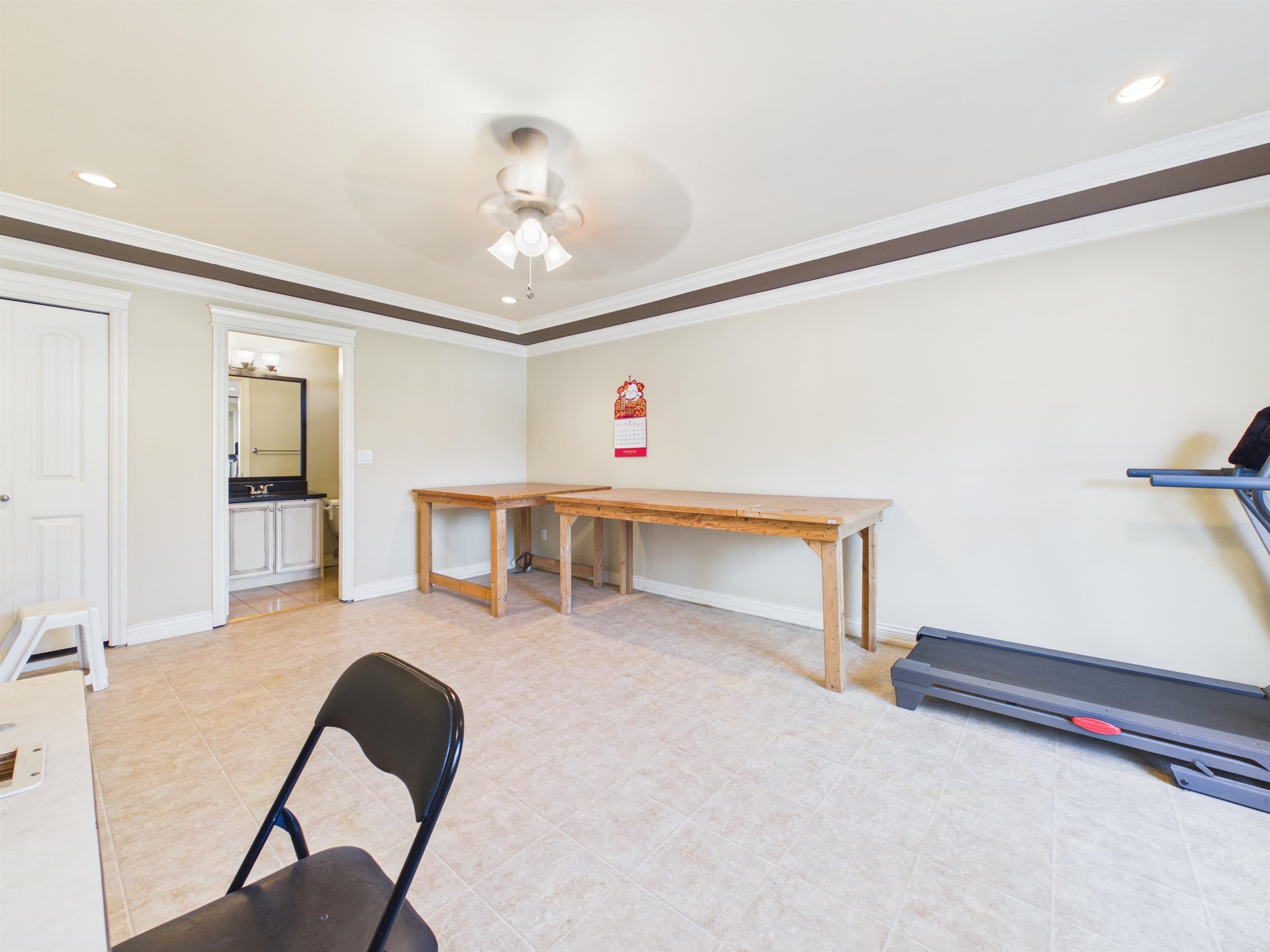 8690 E Tulsy Crescent, Surrey, V3W 7A4 — photo 5