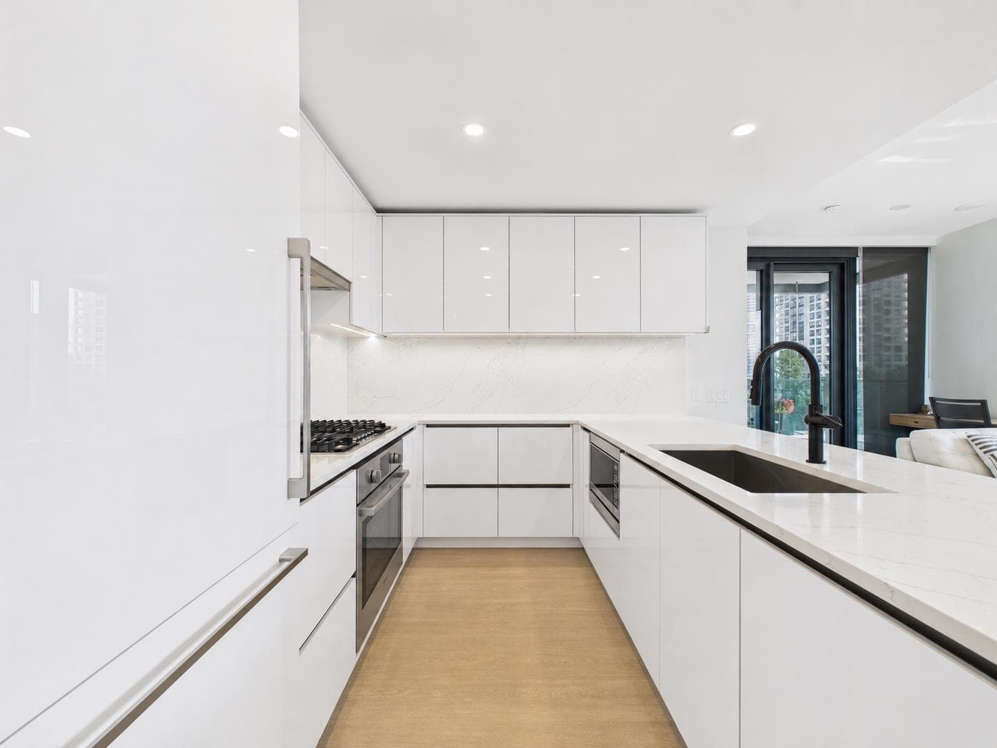 602 - 5987 Wilson Avenue, Burnaby, V5H 0L7 — photo 4