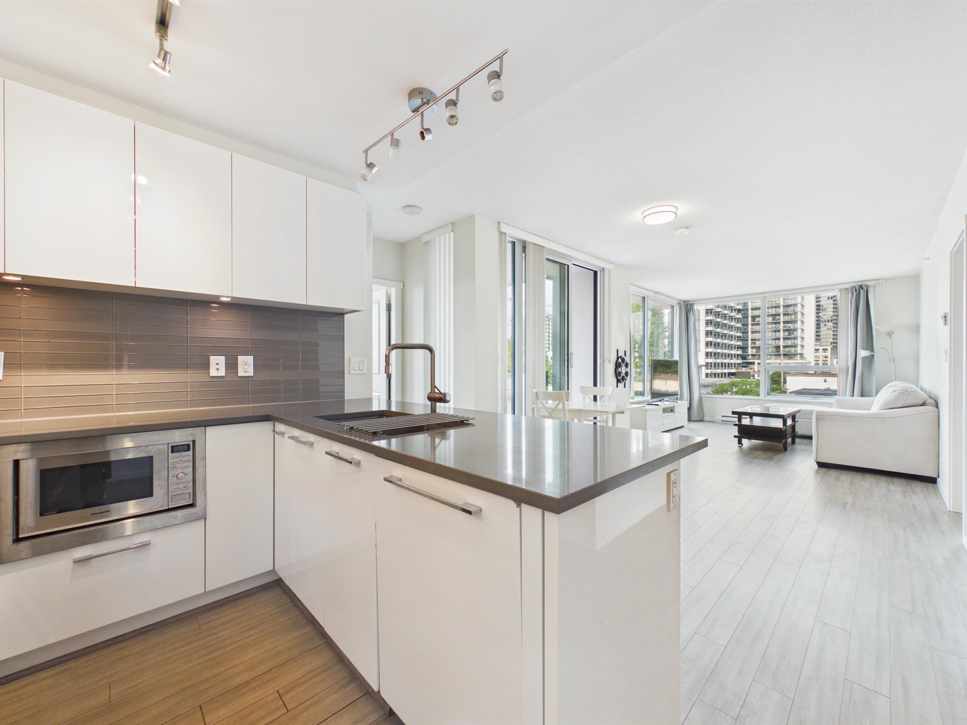505 - 6658 Dow Avenue, Burnaby, V5H 0C7 — photo 1