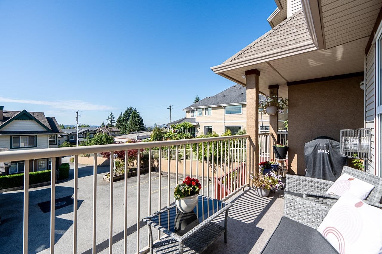 2 - 1130 Hachey Avenue, Coquitlam, V3K 2H4 — photo 4